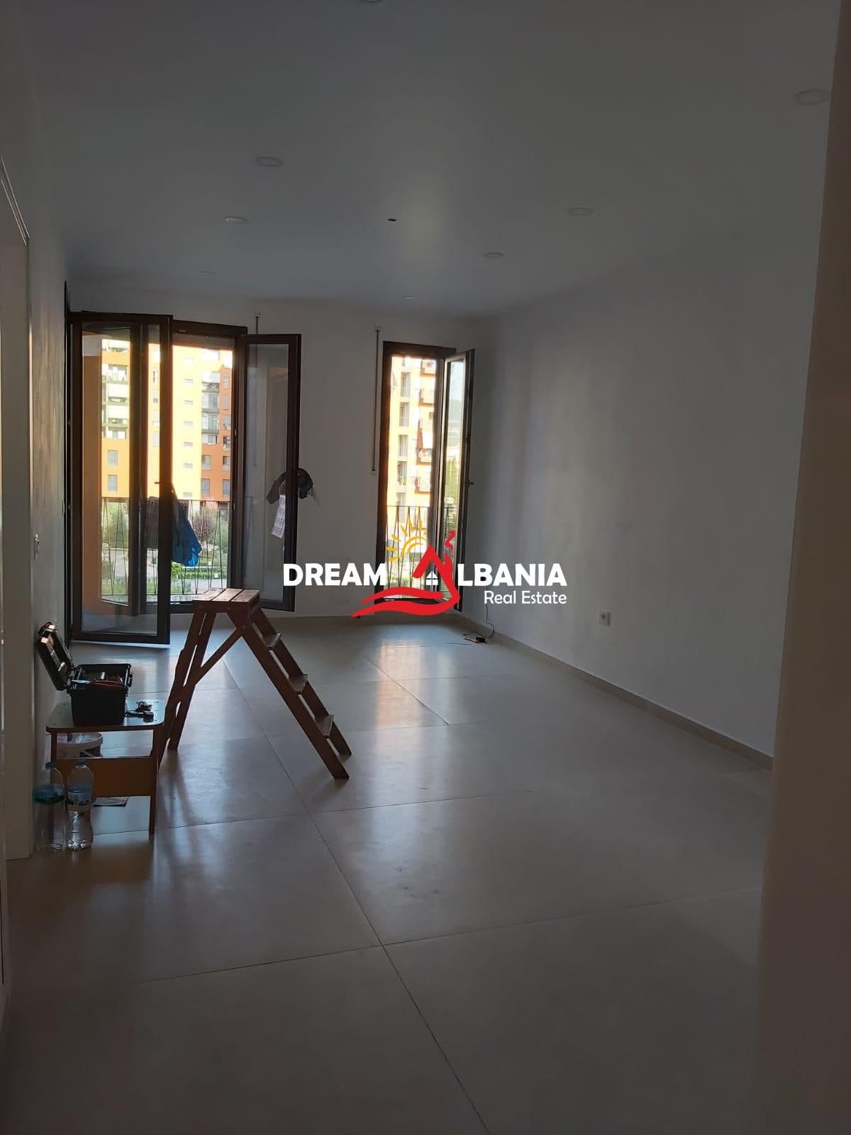 Jepet me Qera Ambient për Biznes tek Rezidenca Zirkon-Tirane (42111596) f