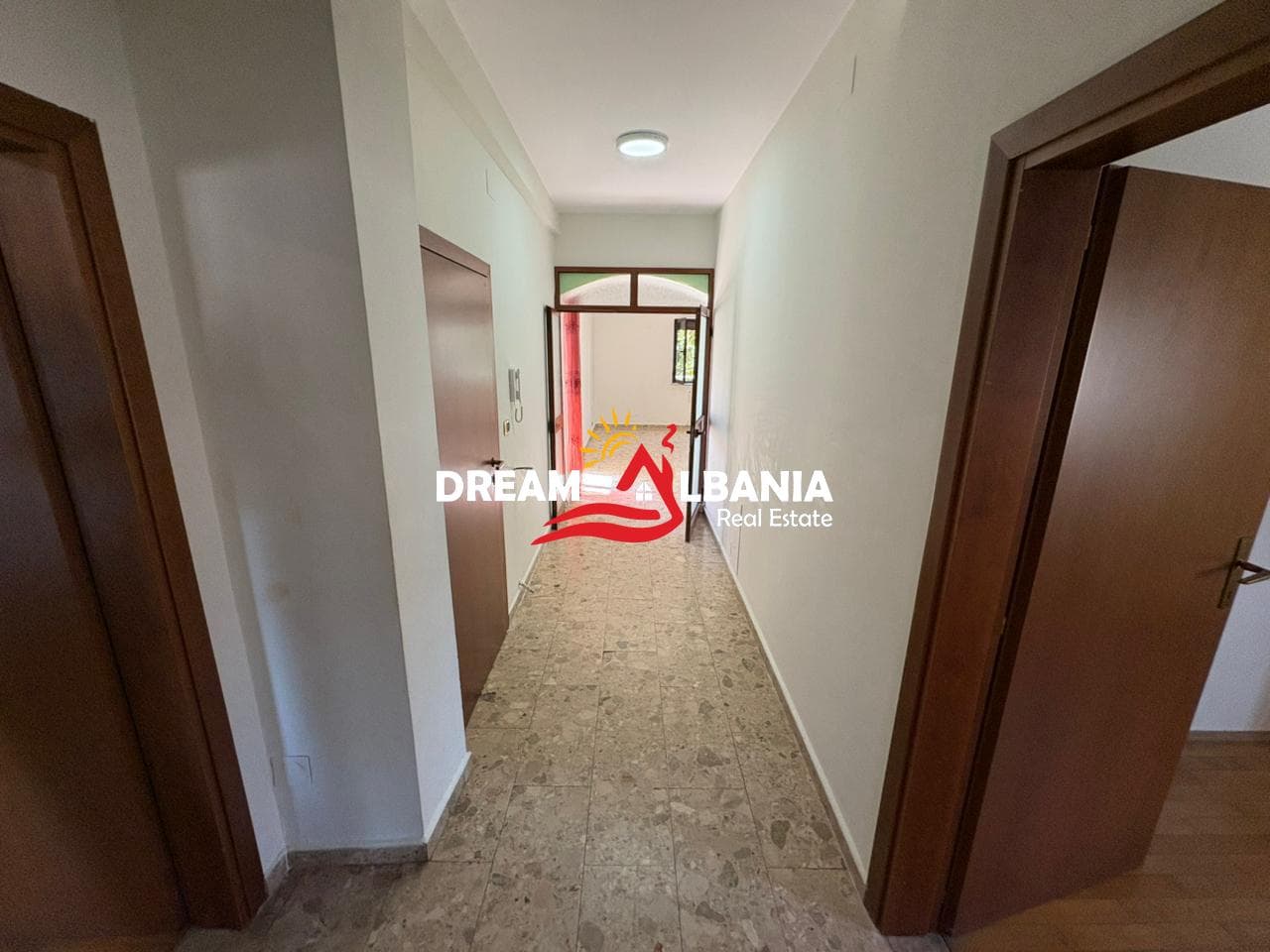 Shitet Apartament 2+1 prane Venue në Xhamllik, Tiranë (ID 41212272) 4