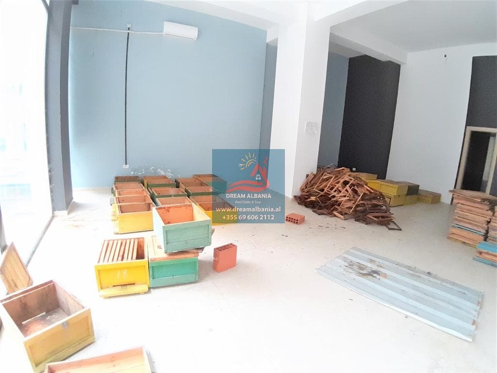 Dyqan per shitje ne zonen e Astirit prane Hotel Roland ne Tirane (ID 4171099)