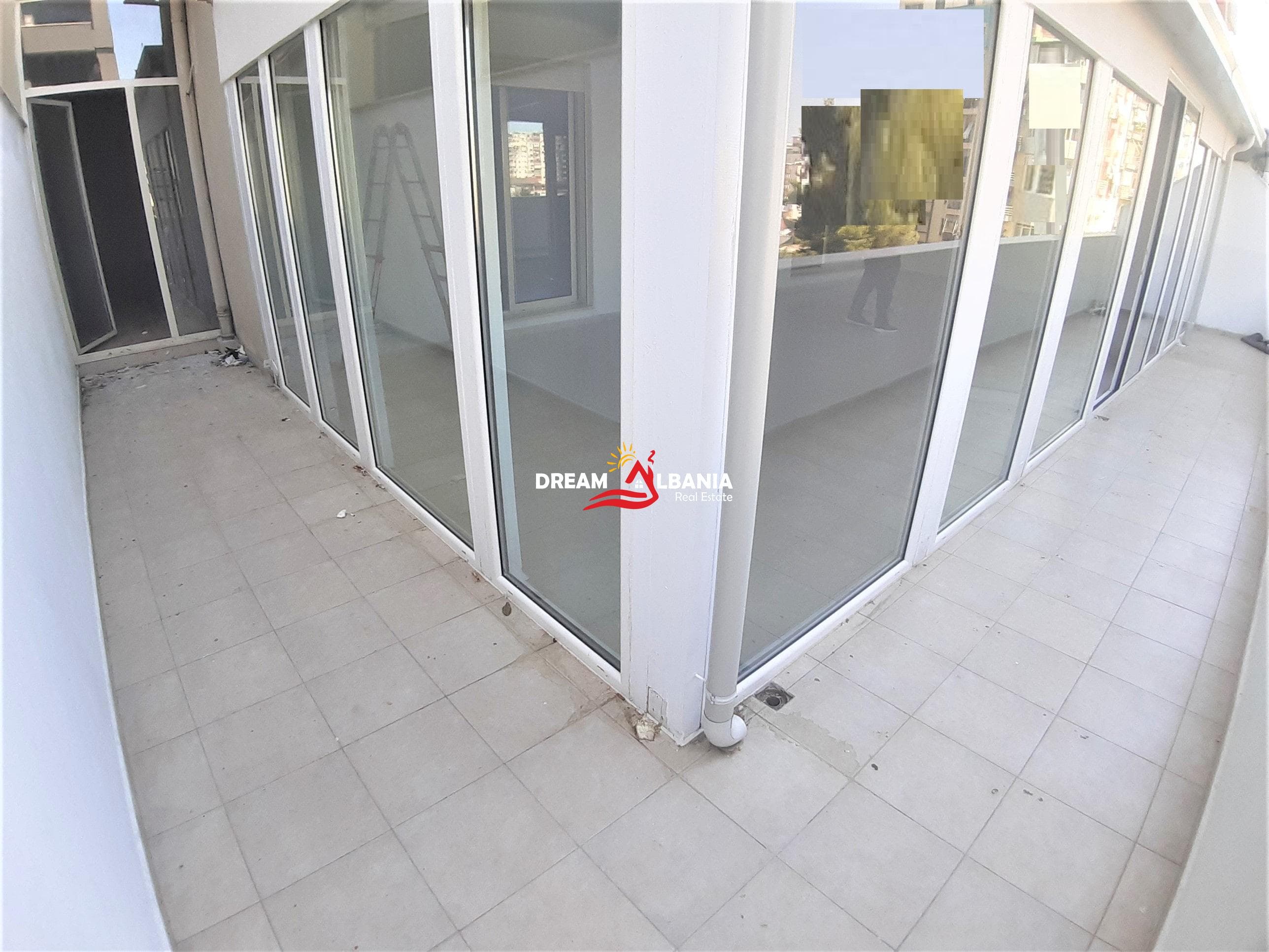 Apartament 3+1 i pershtatshem edhe per zyre ne shitje tek kompleksi Panorama prane Shkolles Harry Fultz ne Tirane (ID 4131165)