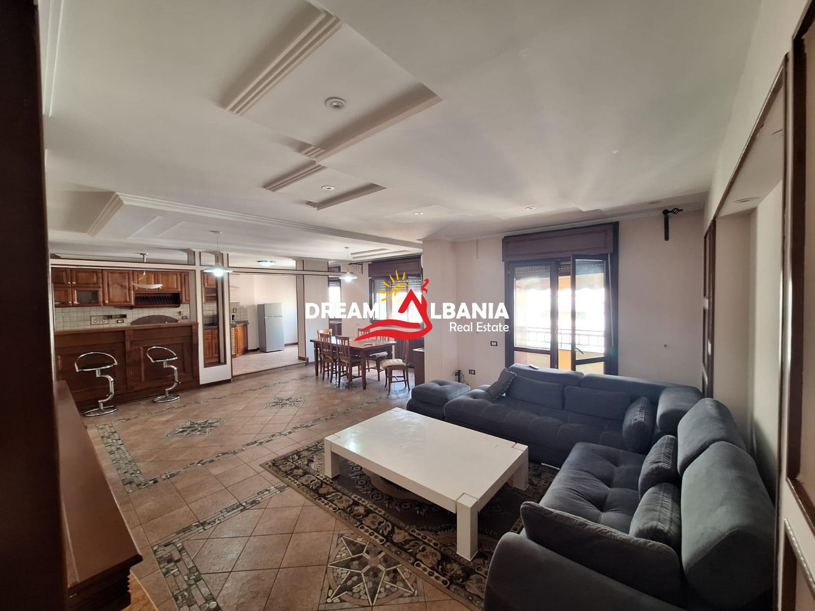 Jepet Apartament 3+1+2 me qera afer rrethrrotullimit te Komuna Parisit, Tirane (ID 4231500)