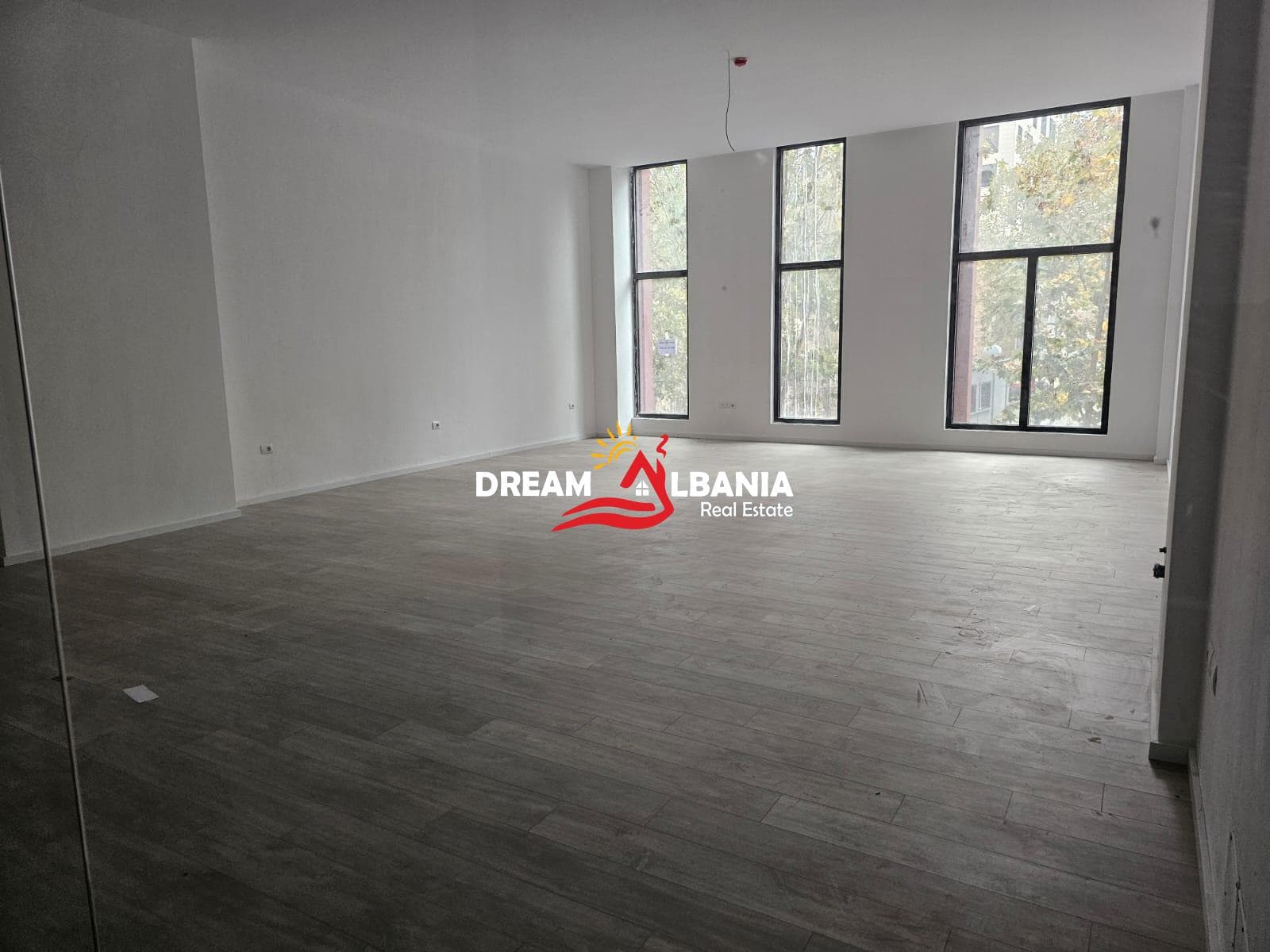 Ambient Komercial/Dyqan me qera ne rrugen e Kavajës tek Garden Building (ID 42711038) 2