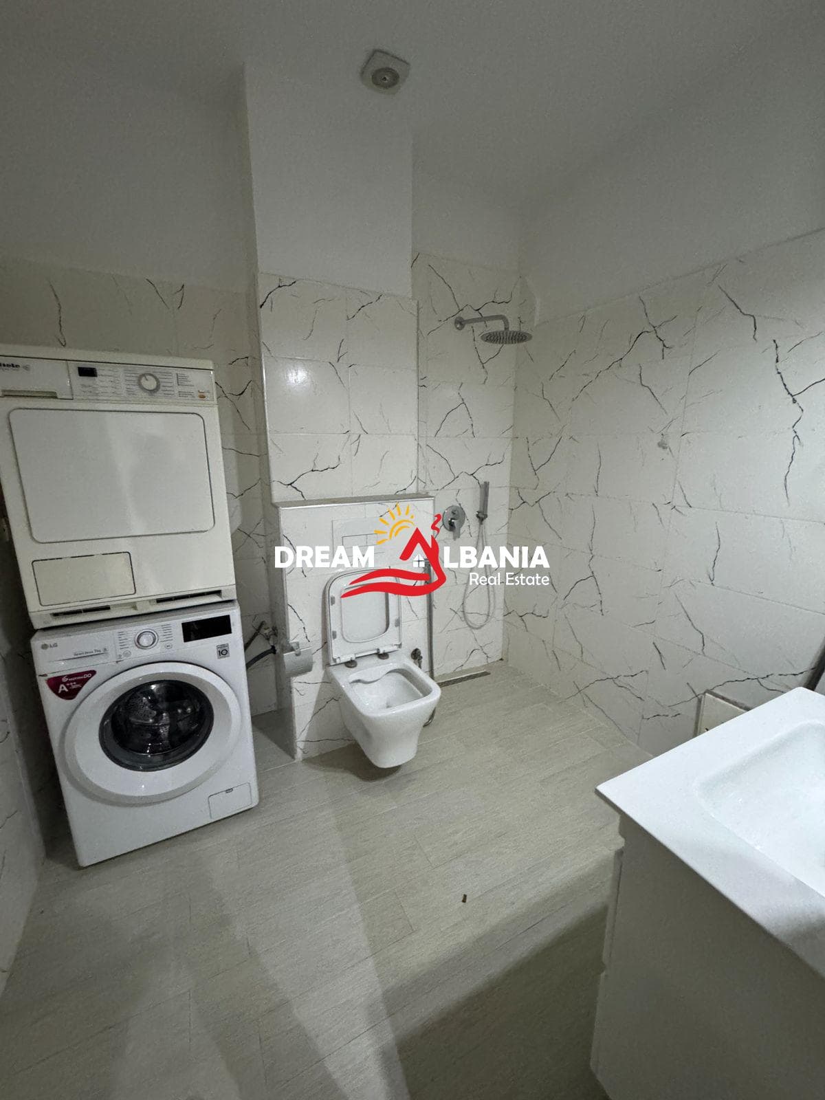 Jepet me qera garsoniere me mobilim modern ne rrugen e Barrikadave(ID 4201105 ) f 4