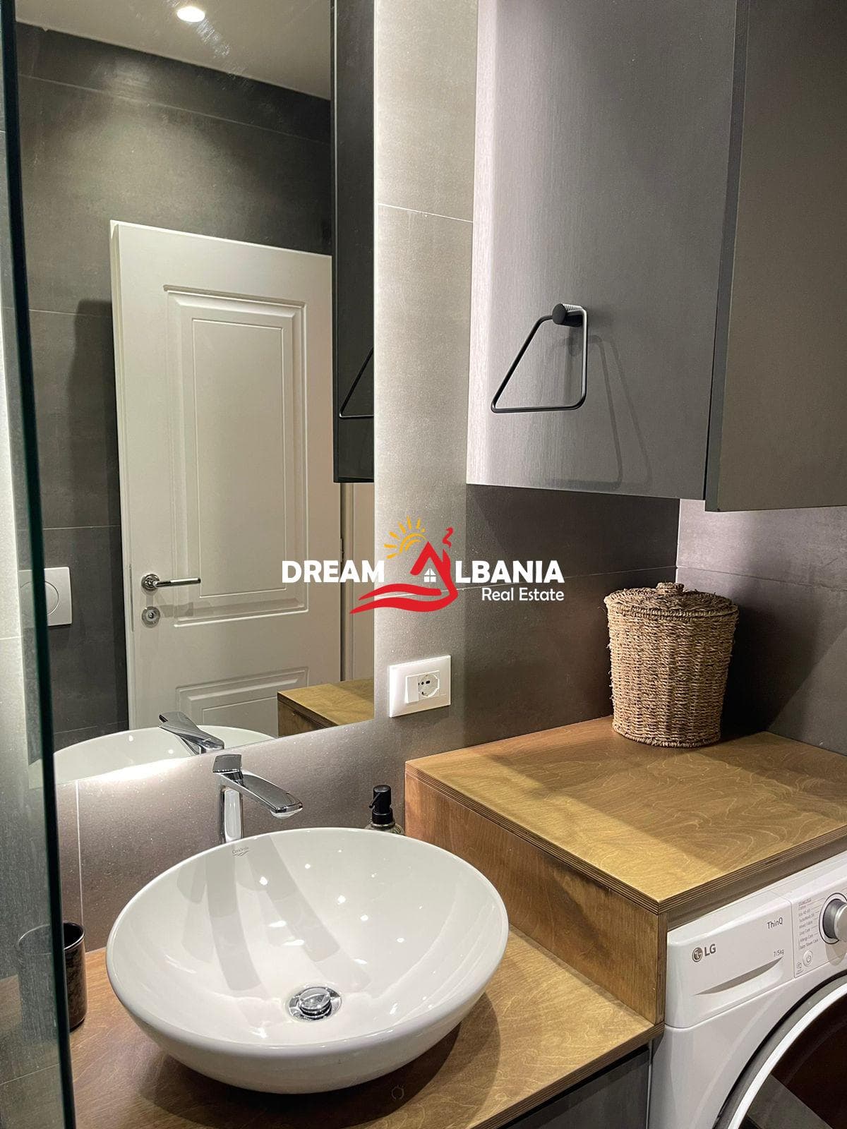 Jepet me Qira Apartament 2+1 në Selitë prane Xhamise ( 42215624) 2