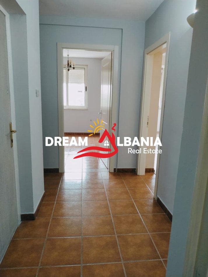 Ambjent per zyre me qera tek 21 Dhjetori (ID 42611152).