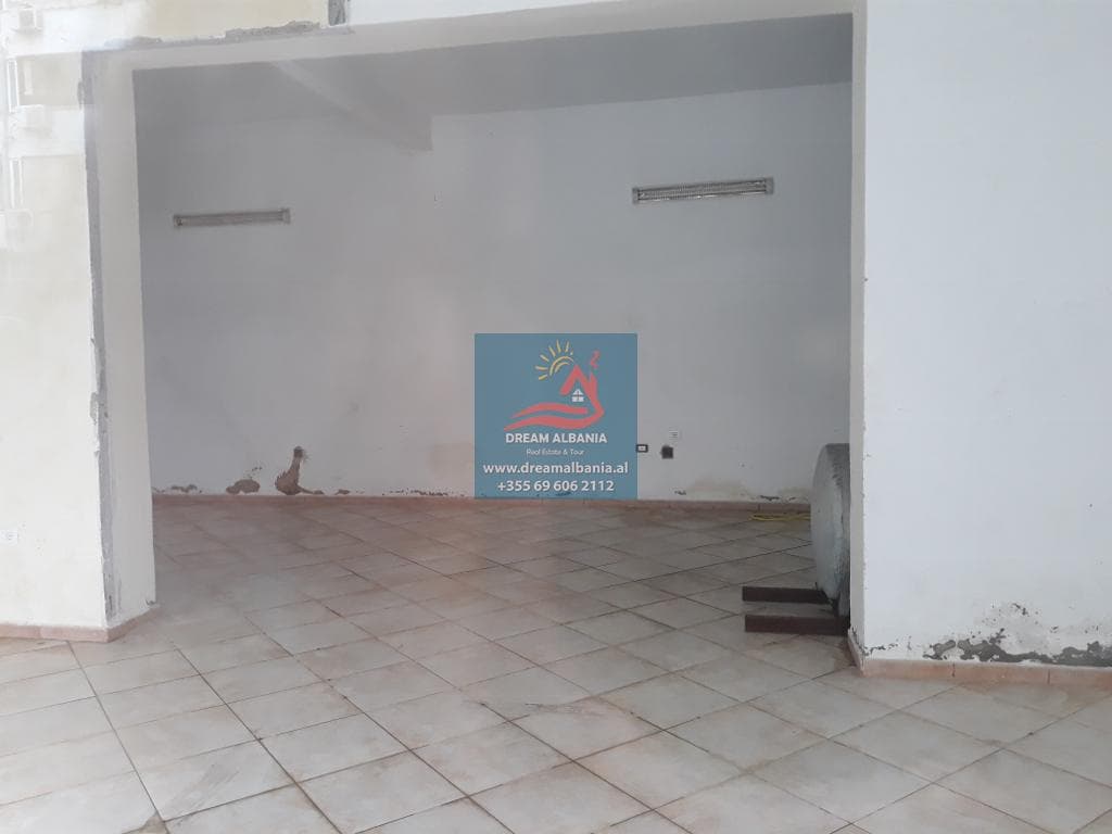 Dyqan per shitje ne zonen prane bllokut ne Tirane (ID 4171060 )
