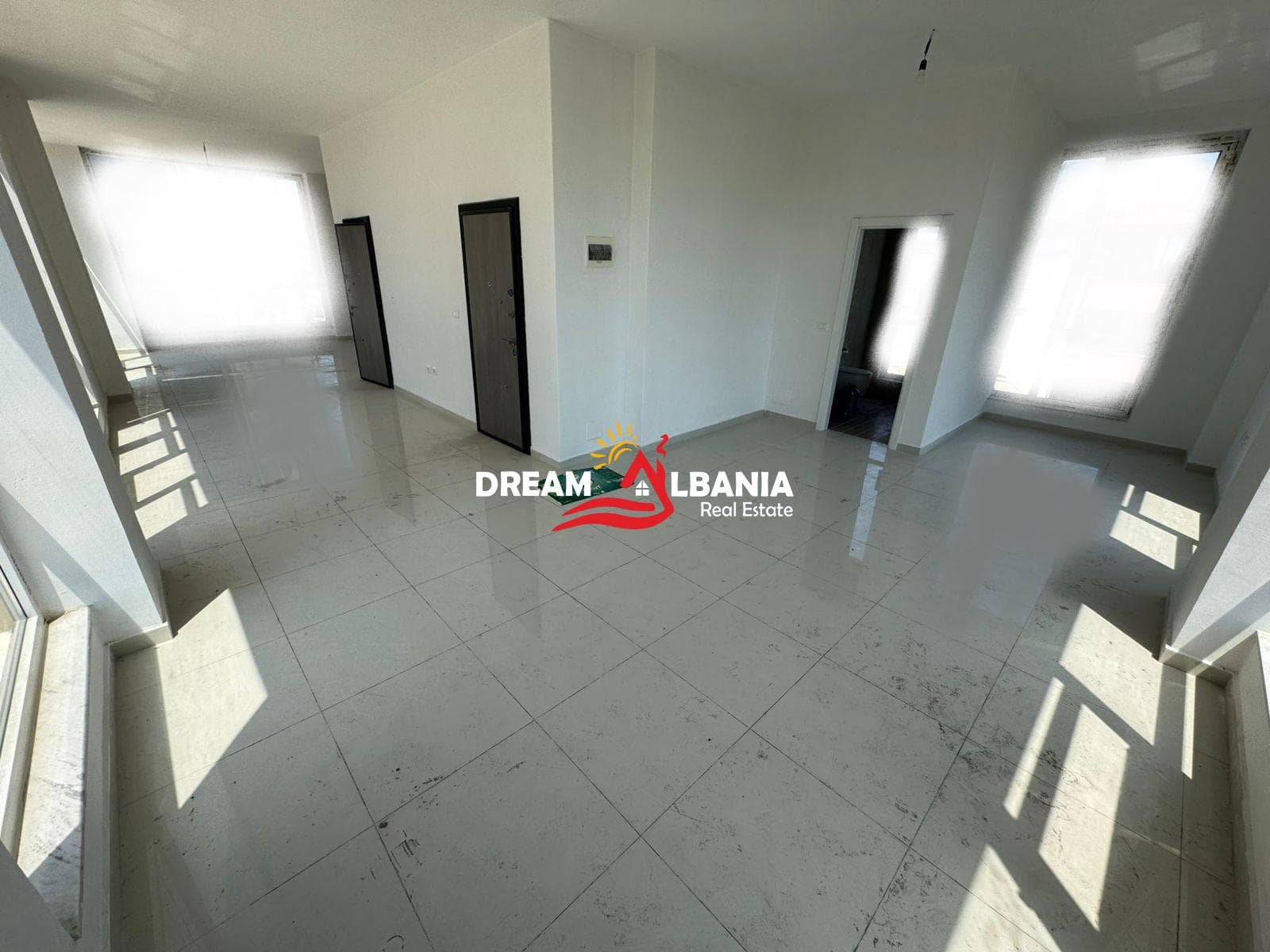 OKAZION Ambient biznesi me Qera prane Ish Stacionit te Trenit ID(42611025) 1