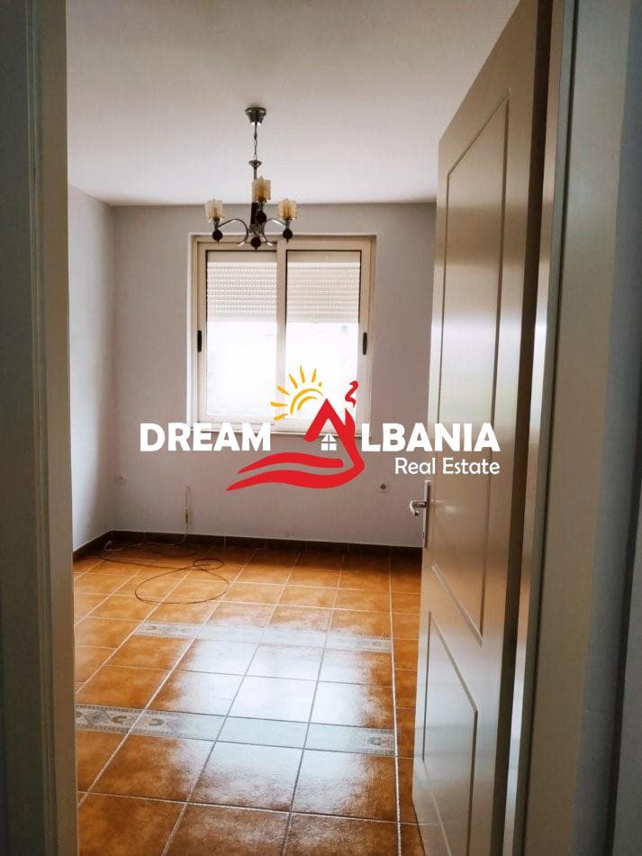 Ambjent per zyre me qera tek 21 Dhjetori (ID 42611152). 2