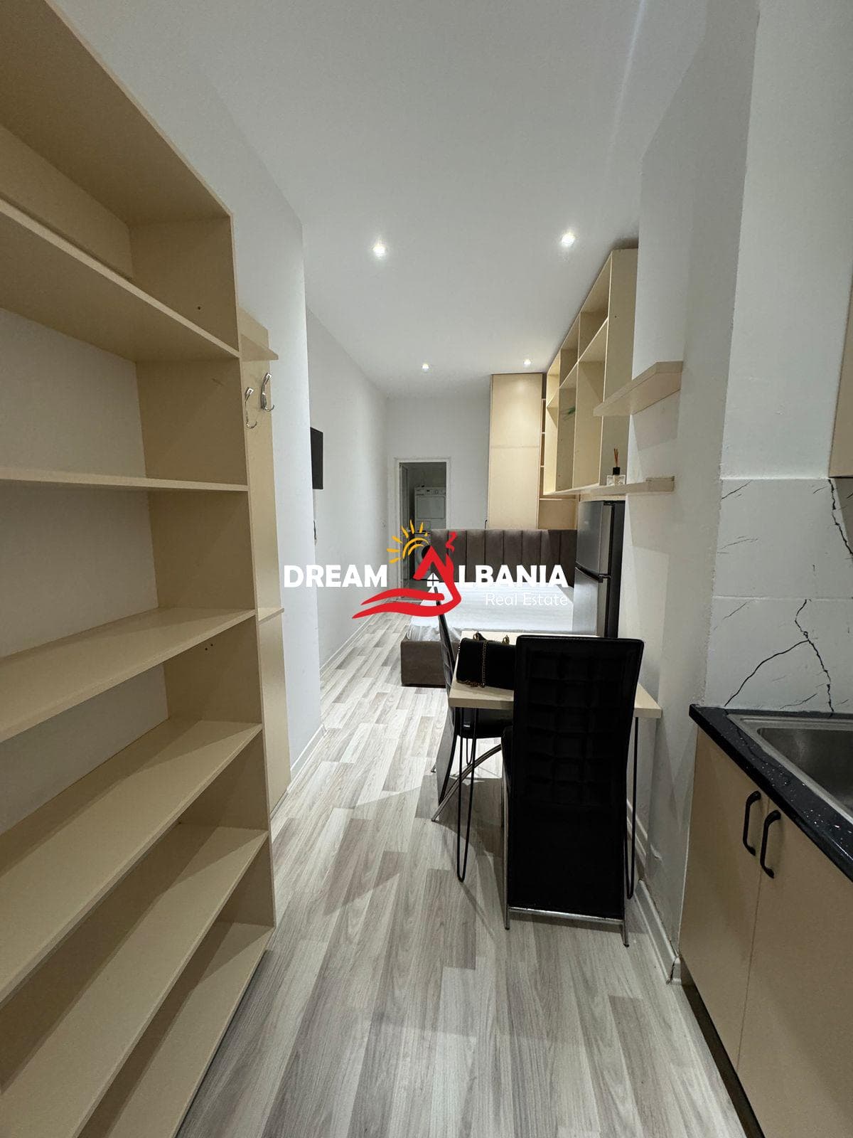 Jepet me qera garsoniere me mobilim modern ne rrugen e Barrikadave(ID 4201105 ) f 2