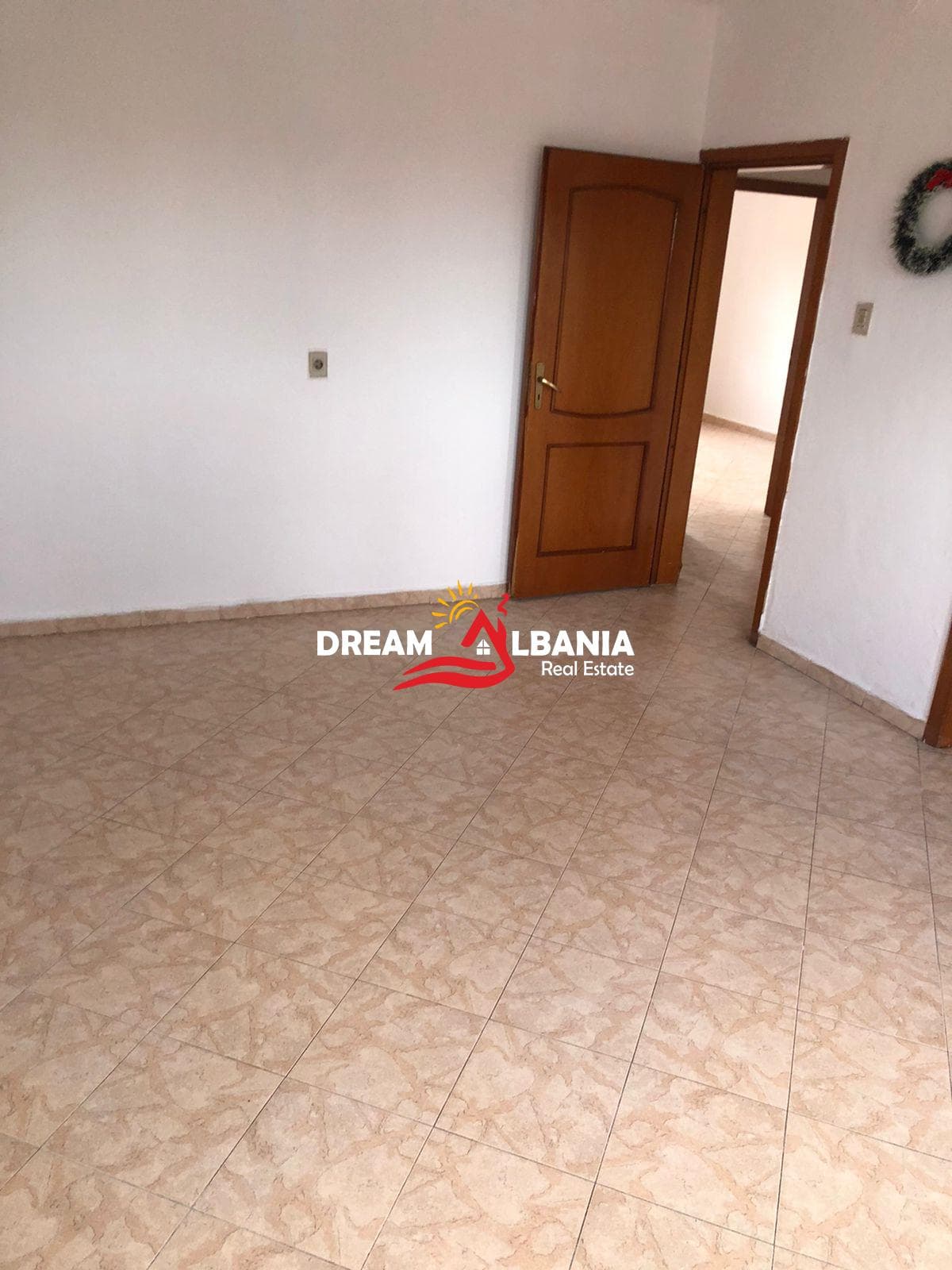 Apartament 2+1 ne shitje ne Laprake ne afersi te Spitalit Universitar te Traumes ne Tirane (ID 4129452) 2