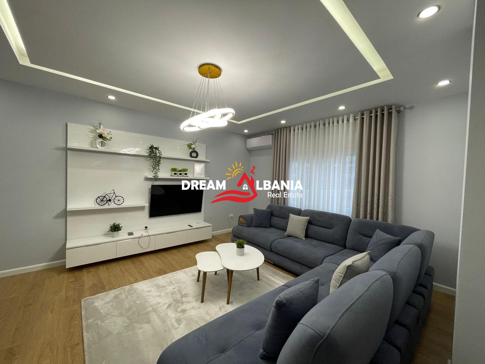 Super Apartament Luksoz 2+1+2 me Post Parkimi te Zogu i Zi prane Ring Center (ID 42214456)