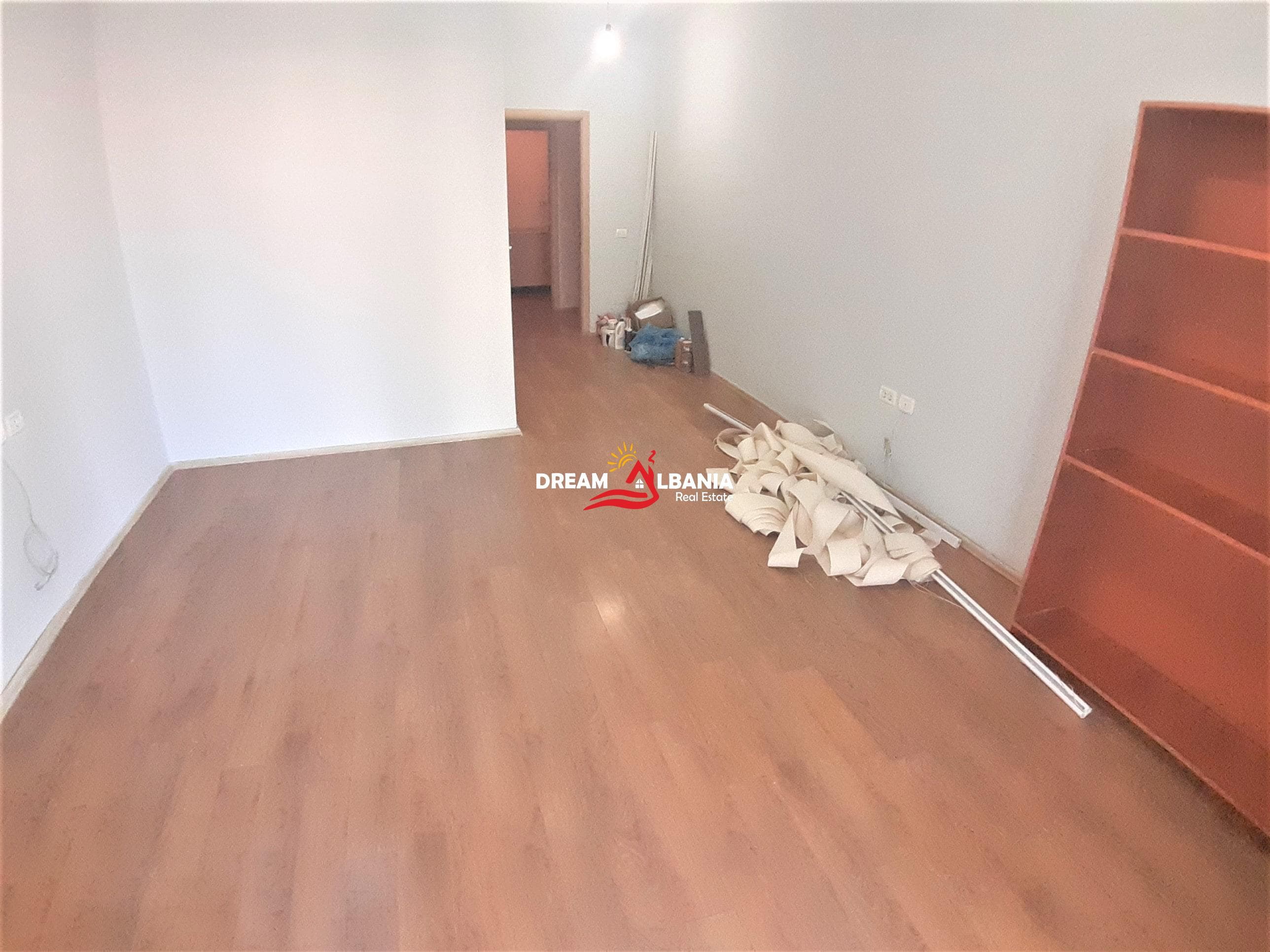 Apartament 3+1 i pershtatshem edhe per zyre ne shitje tek kompleksi Panorama prane Shkolles Harry Fultz ne Tirane (ID 4131165)