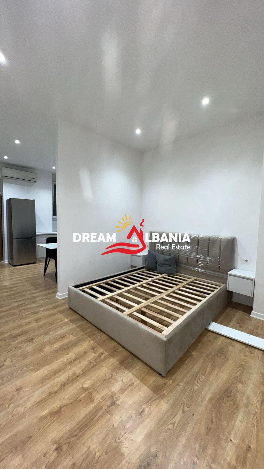 Jepet me qera apartament 1+1 ne rrugen e Barrikadave prane Gjimnazit Sami Frasheri (42111512) 3