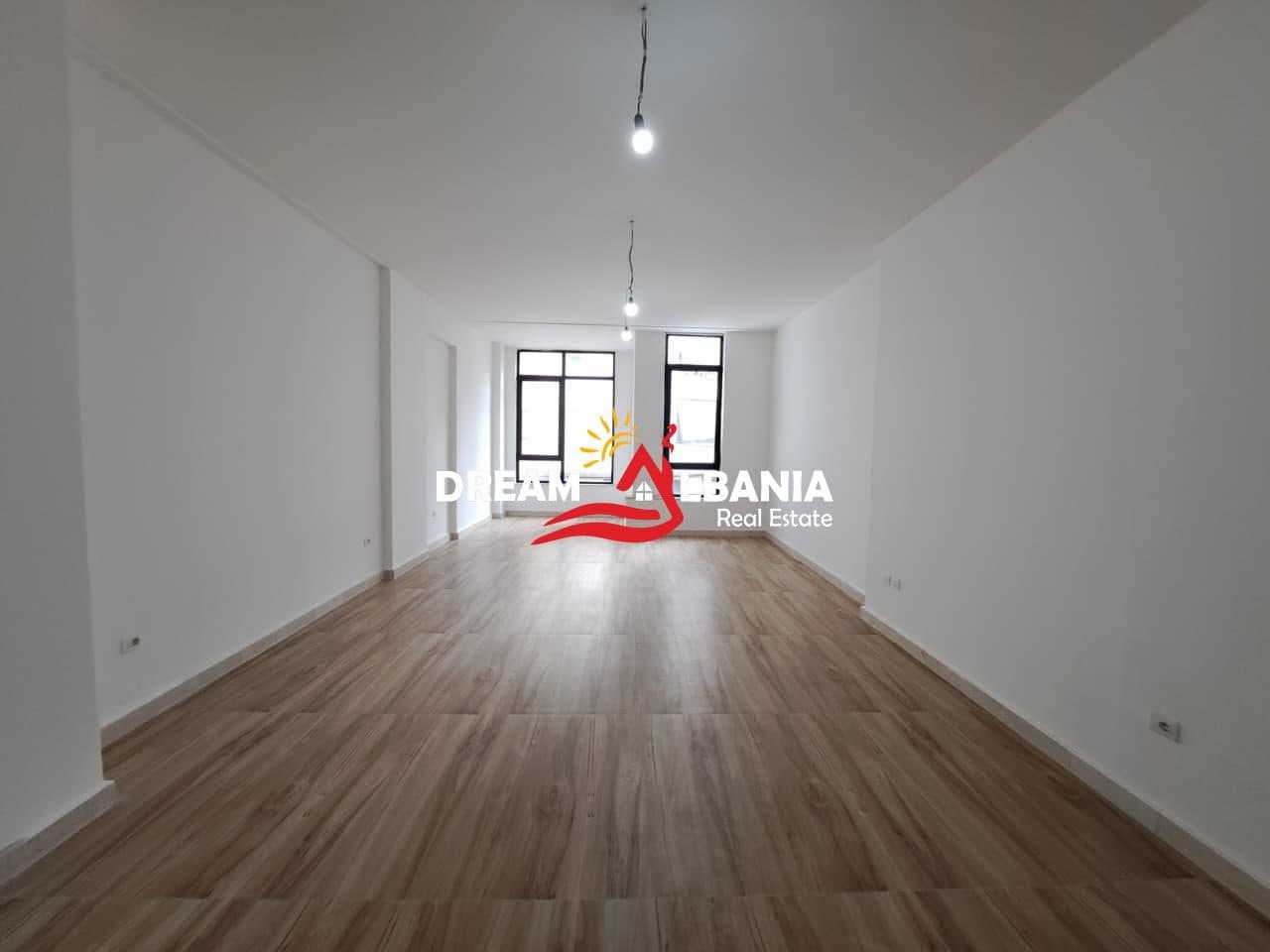 2 Ambiente Biznesi me Qera ne Qender te Tiranes (ID 42611403)