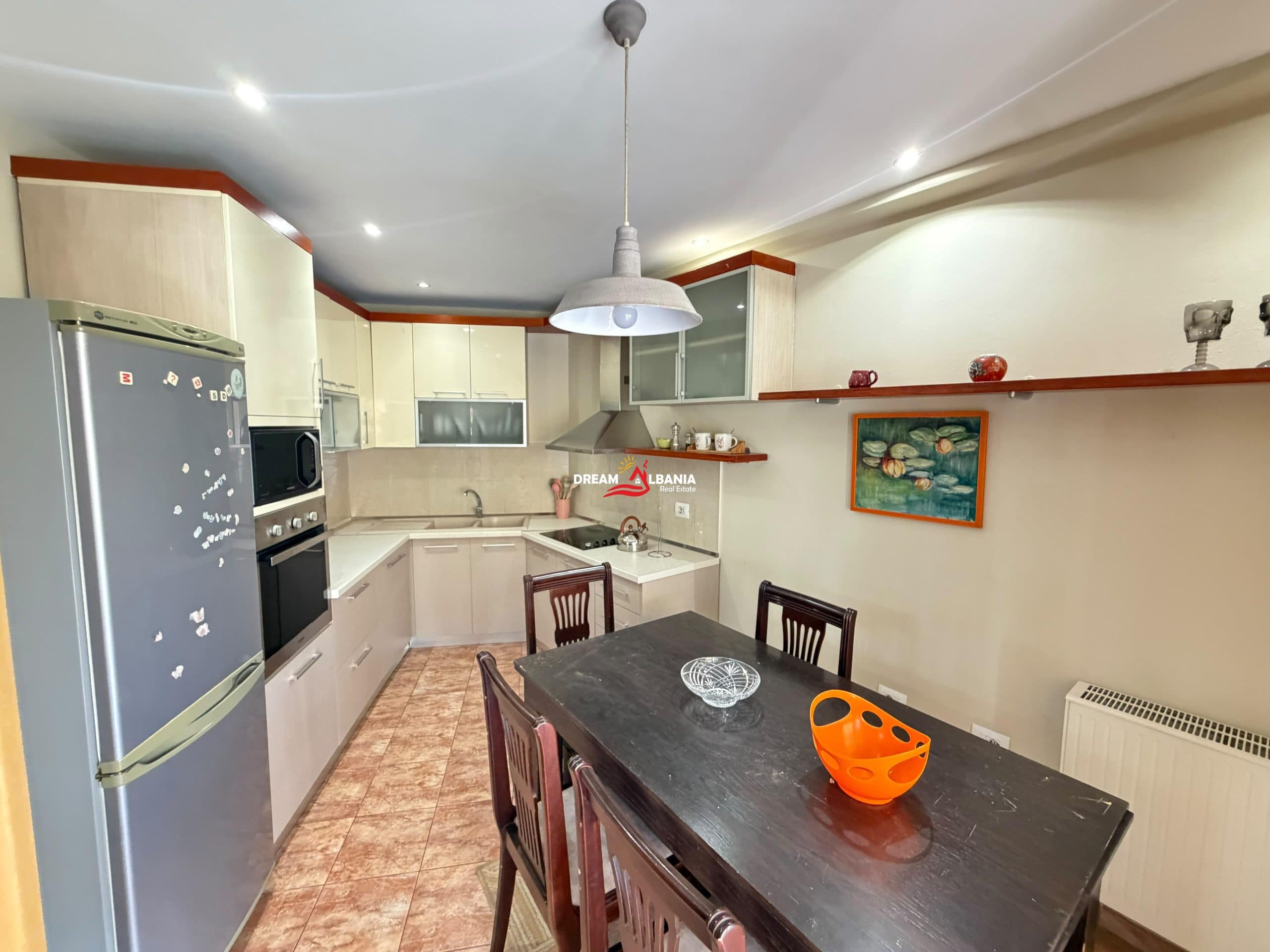 Jepet Apartament 2+1+2 me qera Tek Rruga e Barikadave, prane hotel Areela (ID 42215634) 2