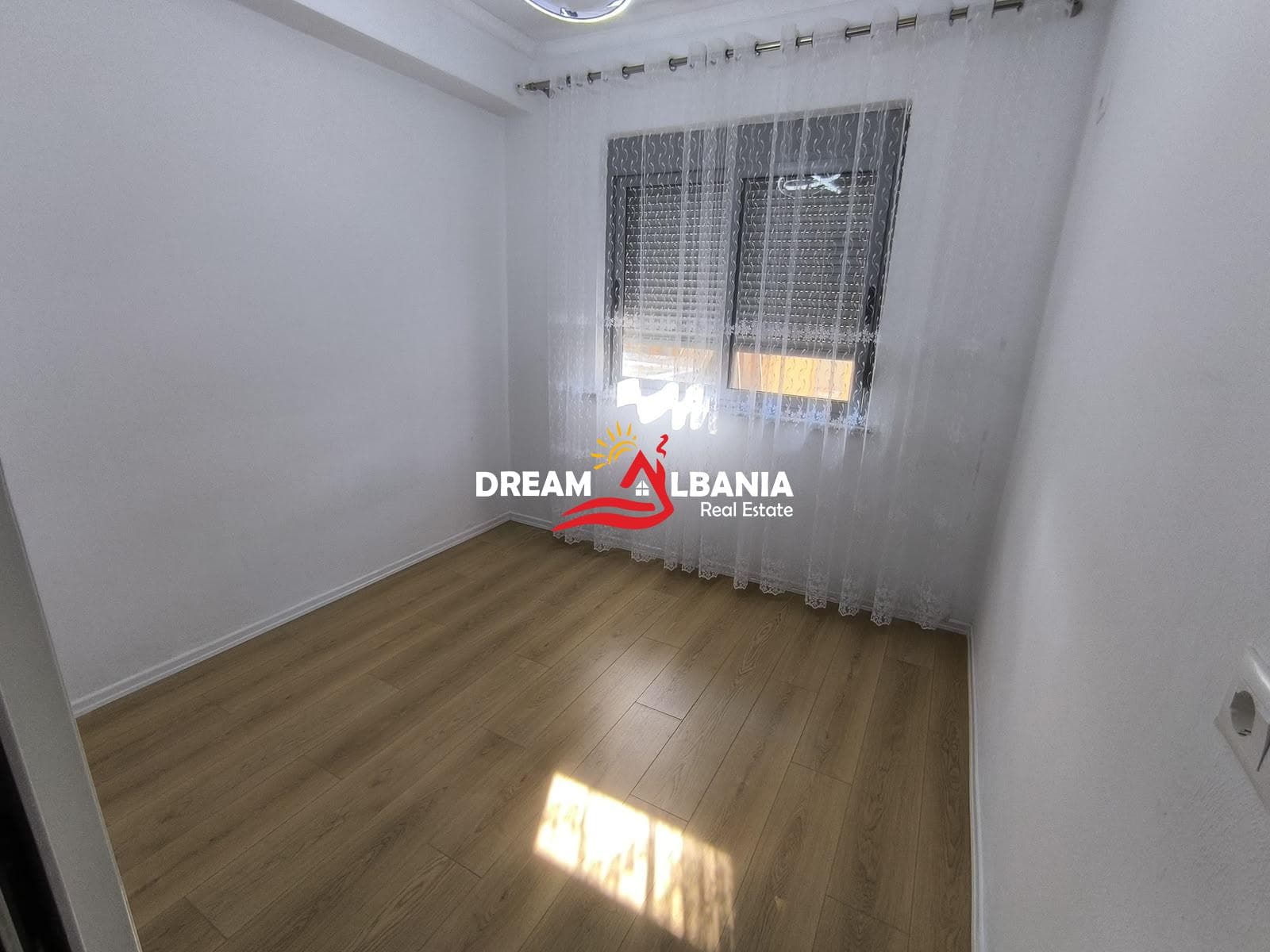 Shitet Apartament 1+1 prane Restorant Freskut, Tirane (ID 41111596) 2
