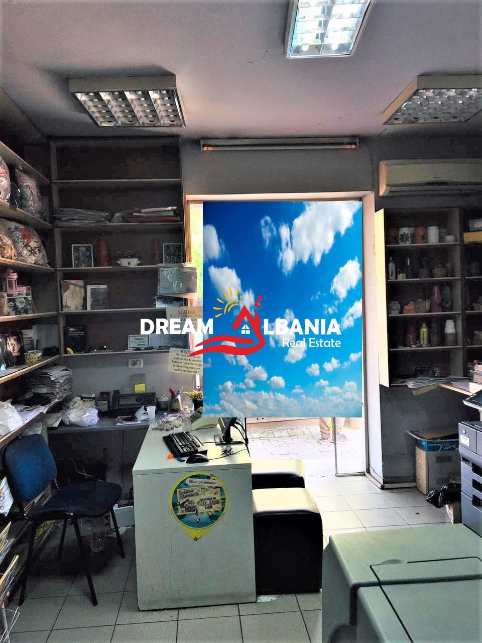Shitet Dyqan Rruga Fortuzi prane Ministrise se Drejtesise ne Tirane (ID 4171274) 2