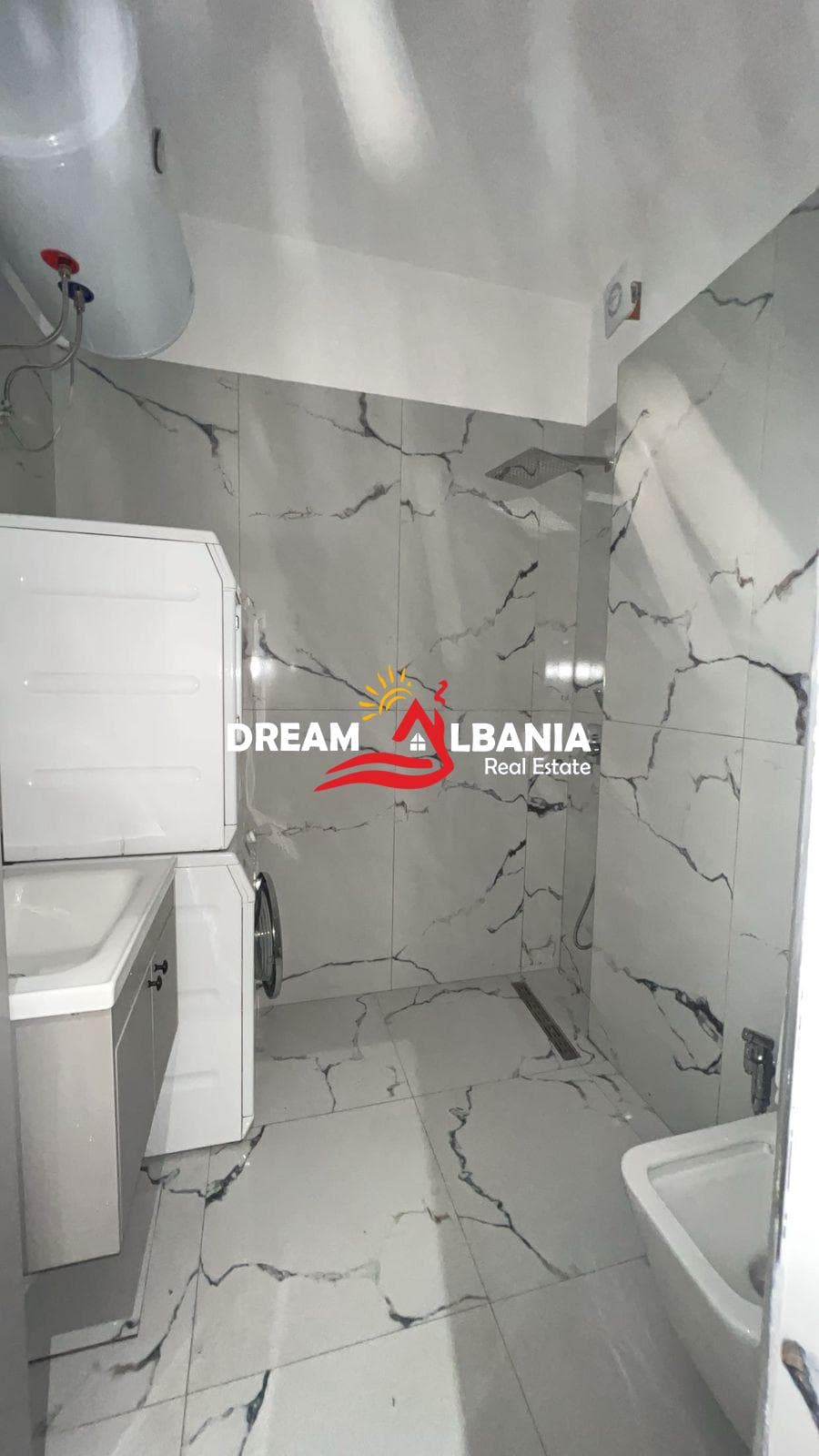 Jepet me qera apartament 1+1 ne rrugen e Barrikadave prane Gjimnazit Sami Frasheri (42111512) 4
