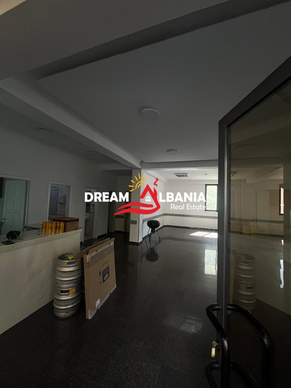 Jepet dy ambiente biznesi me qera te oxhaku prane kompleksit ASL (ID 42711176 ) 2