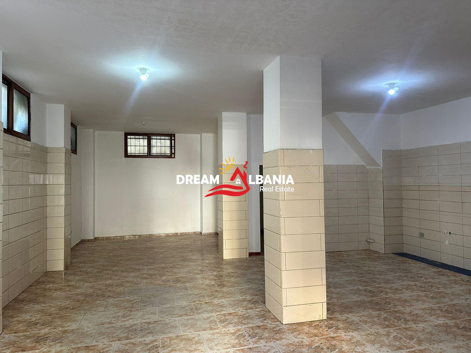 Dyqan ne shitje tek Tregu Elektrik prane Kopeshtit 18 ne Tirane (ID 4171470) 2