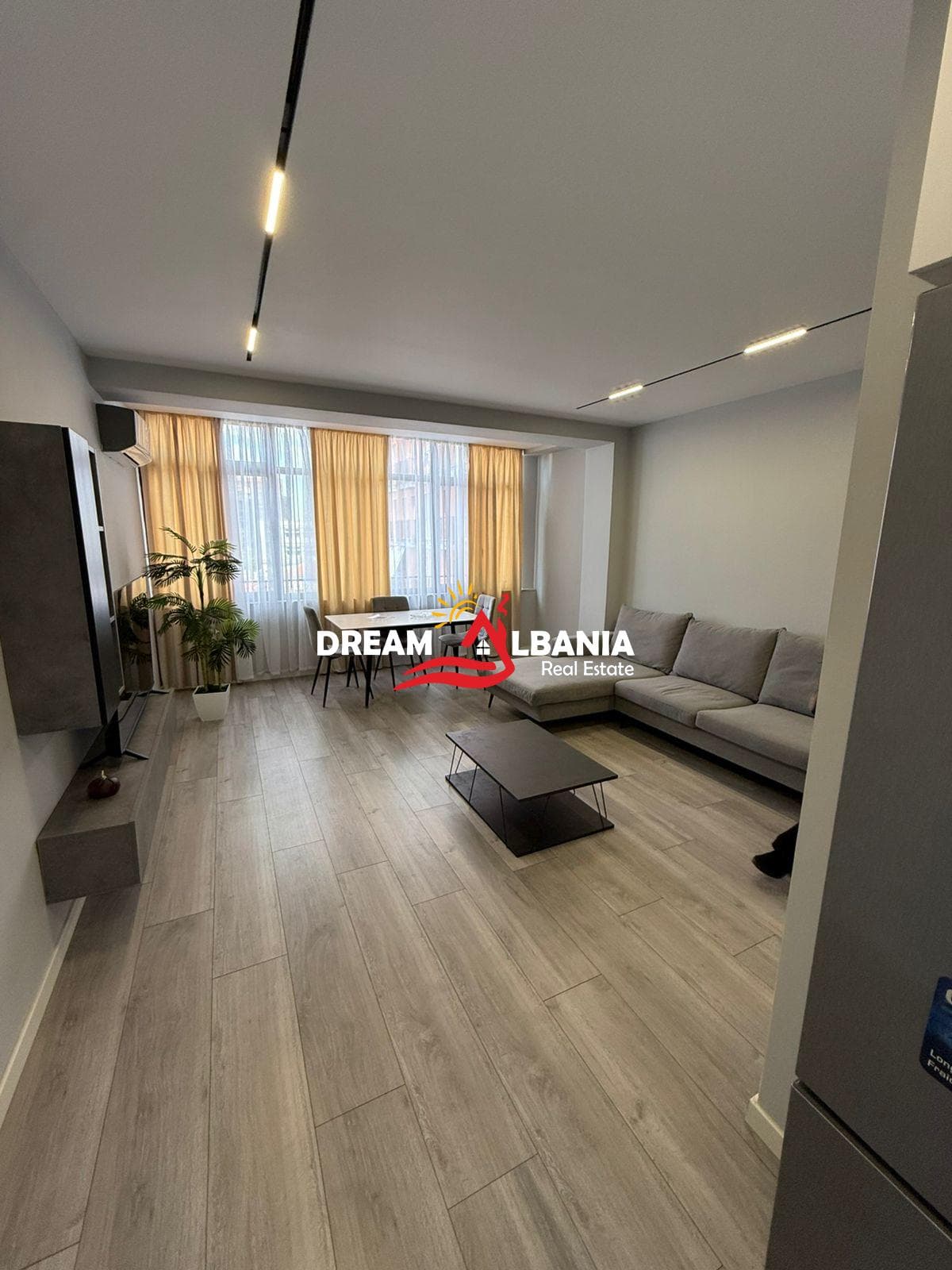 Shitet apartament 2+1 – Zona e 21 Dhjetorit, Prane Hotel Mondialit (ID 41212188)
