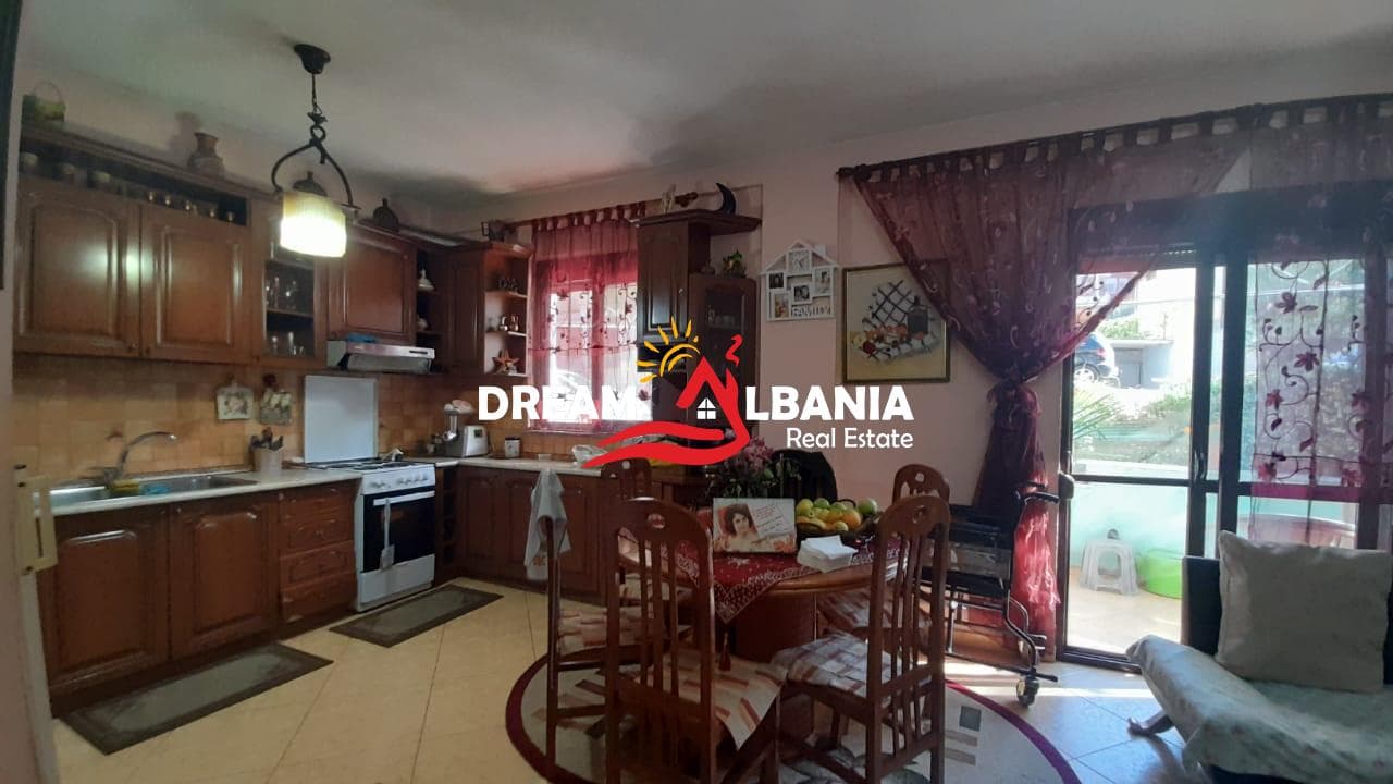 Apartament 2+1 ne shitje ne zonen e Kodres se Diellit prane Big Market (ID 4121899). 2