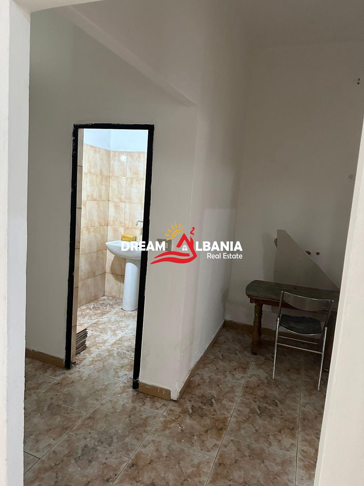 Dyqan ne shitje tek Tregu Elektrik prane Kopeshtit 18 ne Tirane (ID 4171470) 3