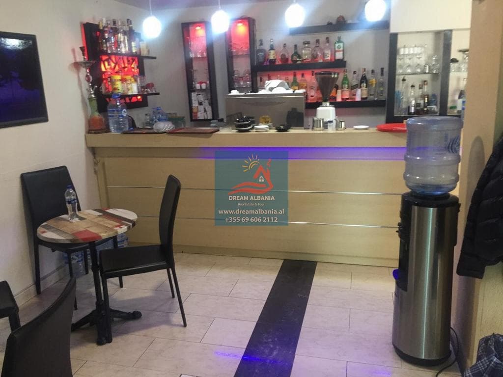 Bar Kafe Dyqan per shitje ne Blloku Vasil Shanto, ne Tirane (ID 4171076)