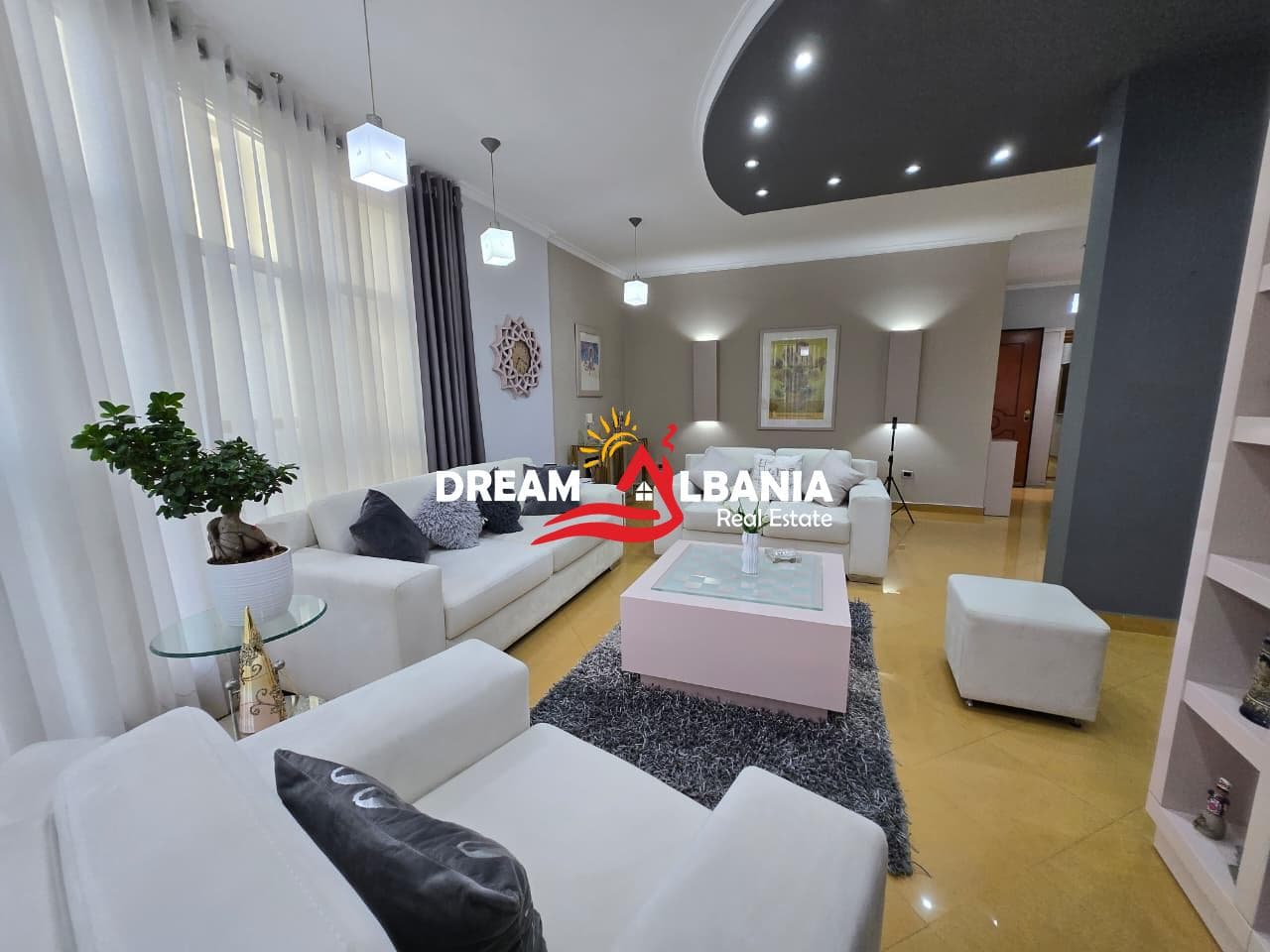 Jepet kat vile me qera ne Rrugen e Elbasanit , Tirane ( ID 4251434 ) . 2