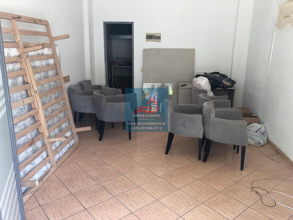 Dyqan per shitje ne zonen e Don Boskos afer Viva Market ne Tirane (ID 4171090) 2