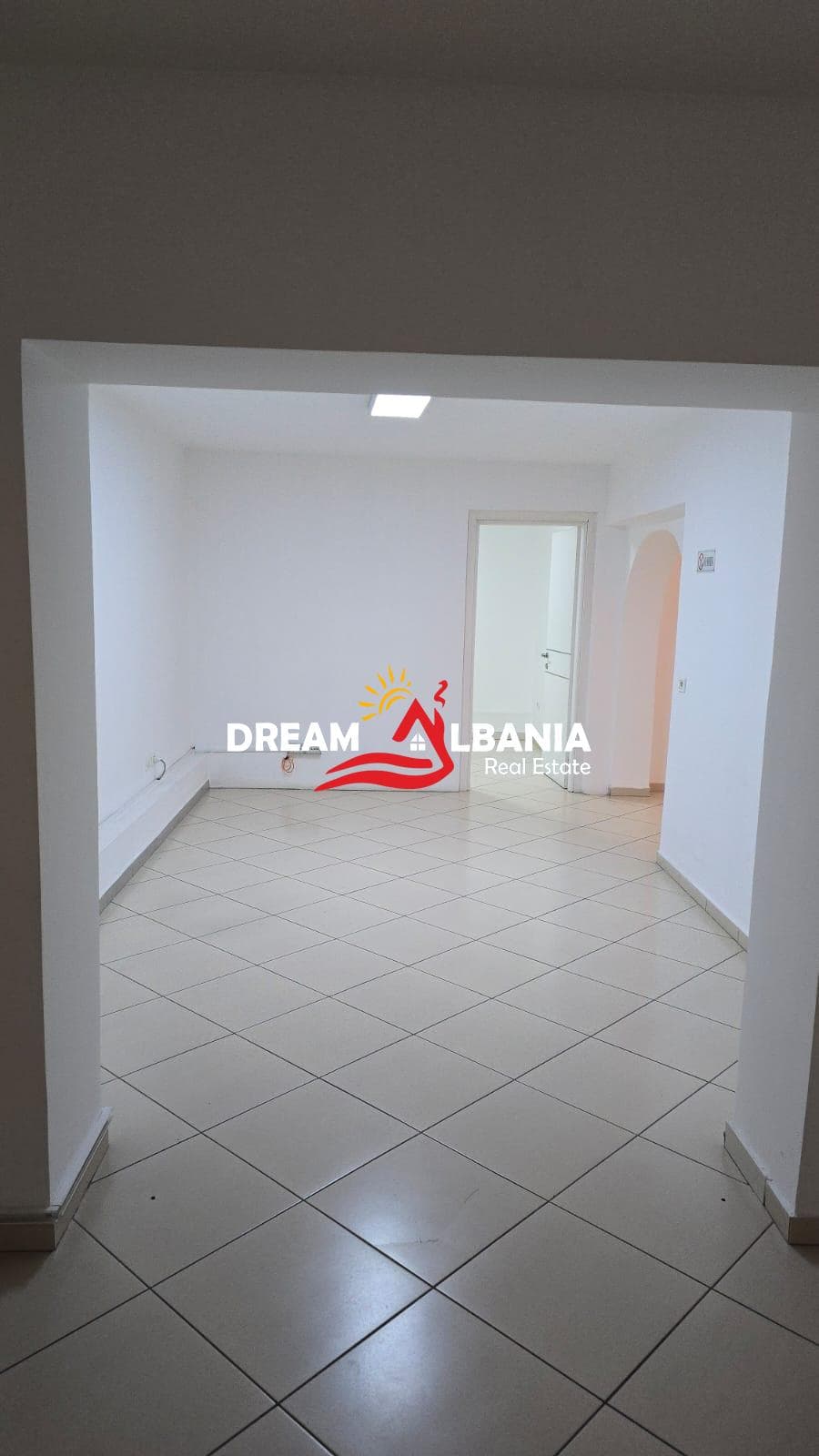 Zyre me Qera/Ambient Biznesi ne Rrugen Myslym Shyri, prane Someg ne Tirane (ID 42611253) 2