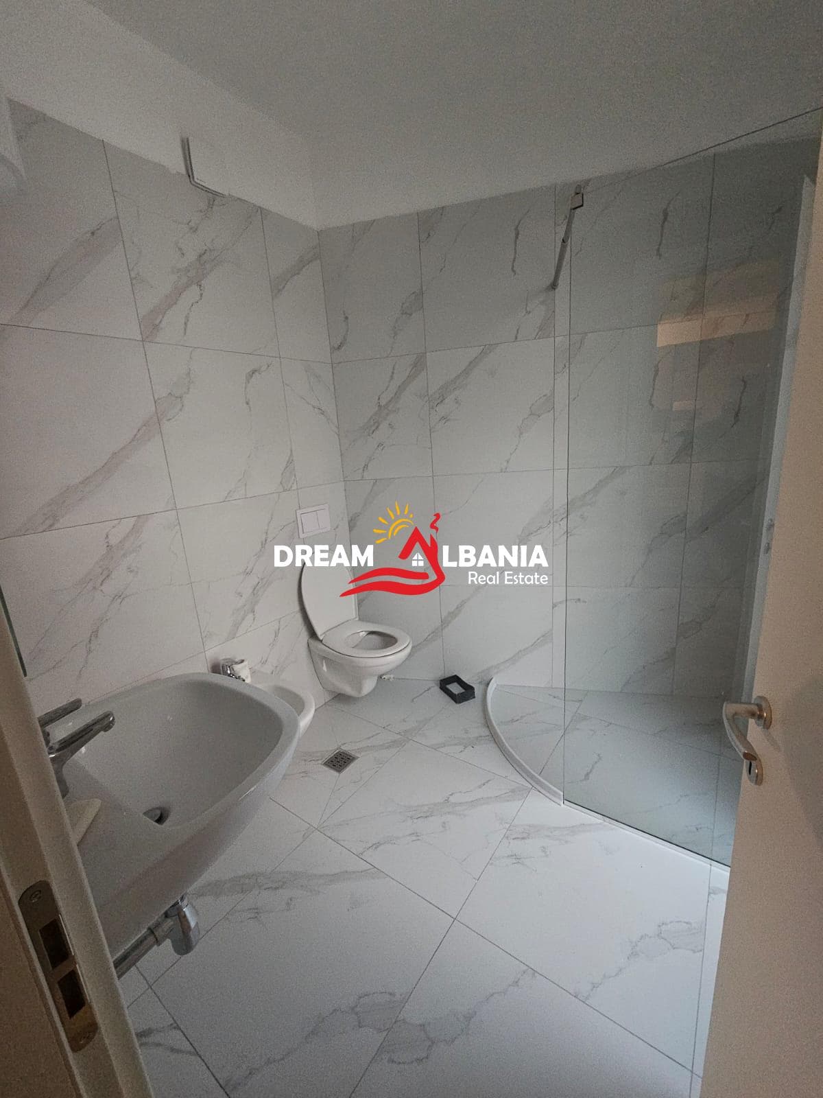 Apartament me Qera 2+1+2 Tek Liqeni i Thate ID(42215592)