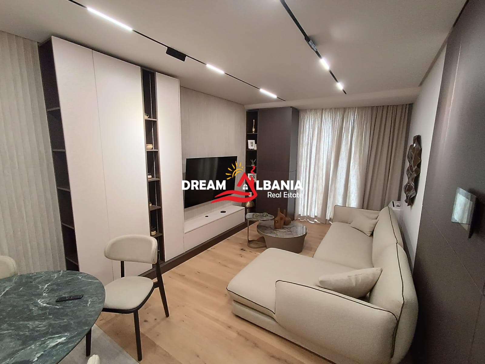Apartament Luksoz 1+1 me Qira në Tiranë në Golden Tower (ID 42111521)