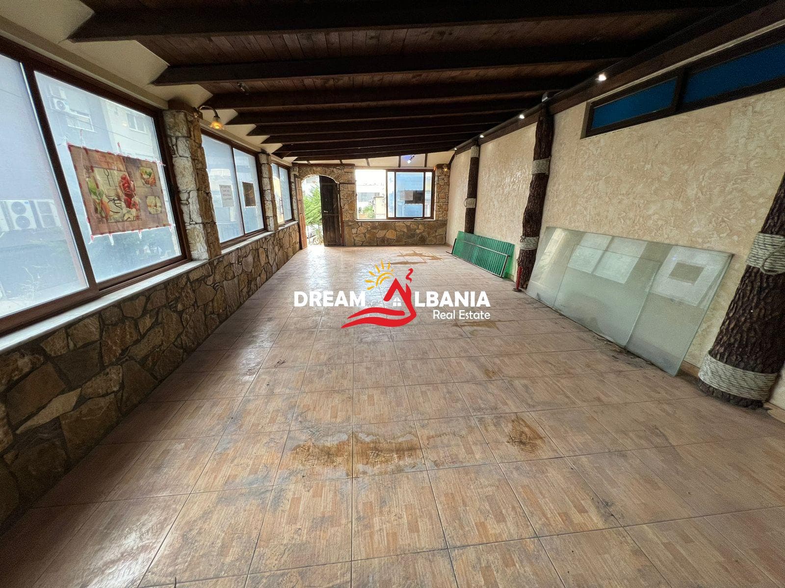 Ambient Biznesi ne shitje ne Porcelan, prane Klanit (ID 4161087)