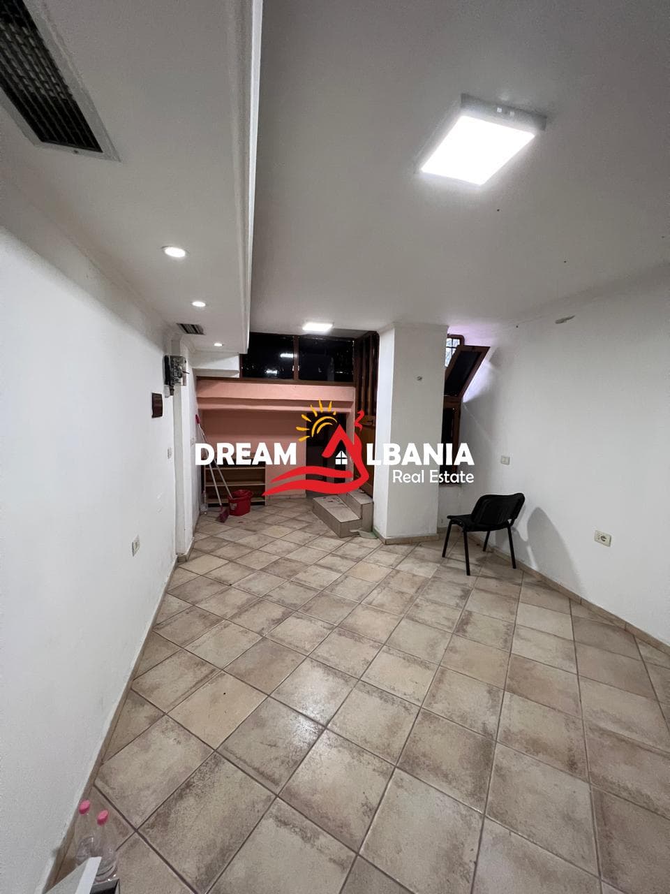 Jepet dyqan me qera te Rruga Bardhyl, Tirane (ID 42711171 ) 2