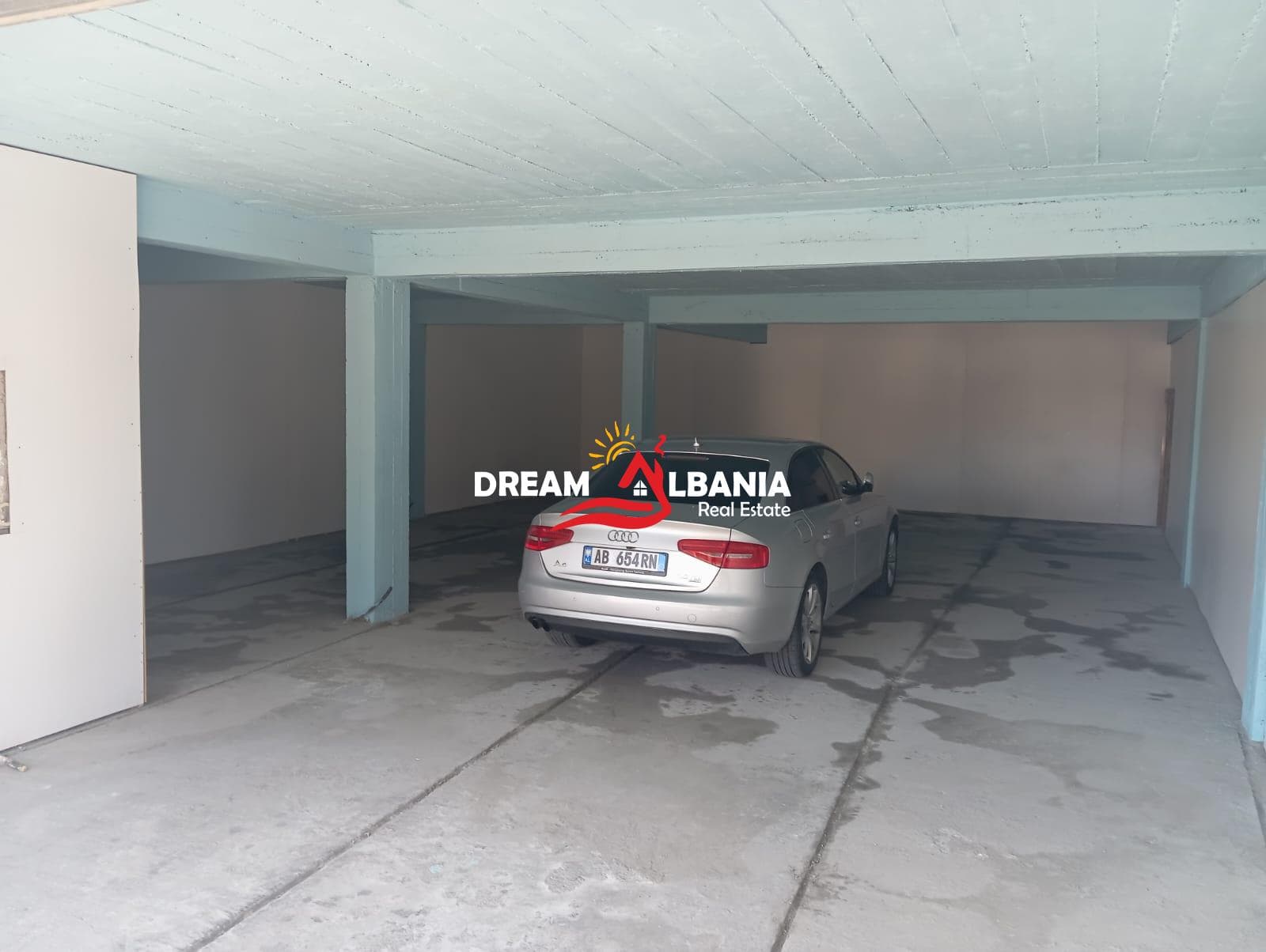 Jepet ambjent me qera me oborr ne Laknas, Tirane (ID 4281171)