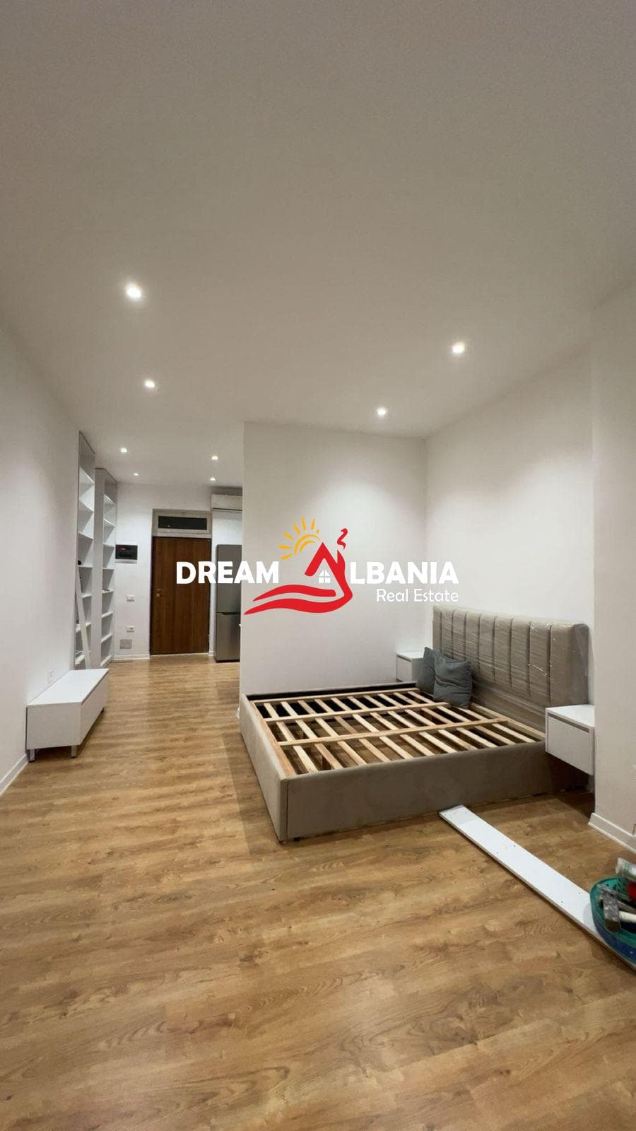 Jepet me qera apartament 1+1 ne rrugen e Barrikadave prane Gjimnazit Sami Frasheri (42111512) 2
