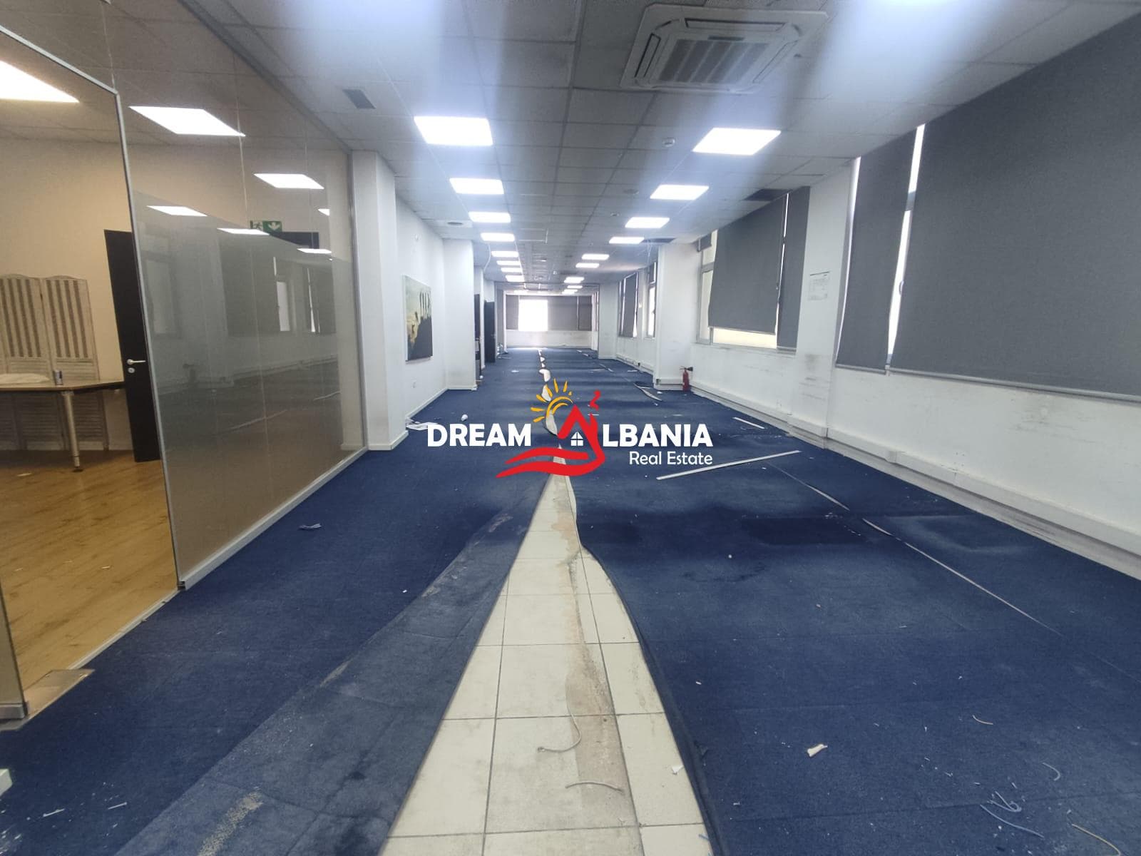 Jepet ambient biznesi me qera ne zonen e Bllokut prane Stadiumit Selman Stermasi (ID 42611544)