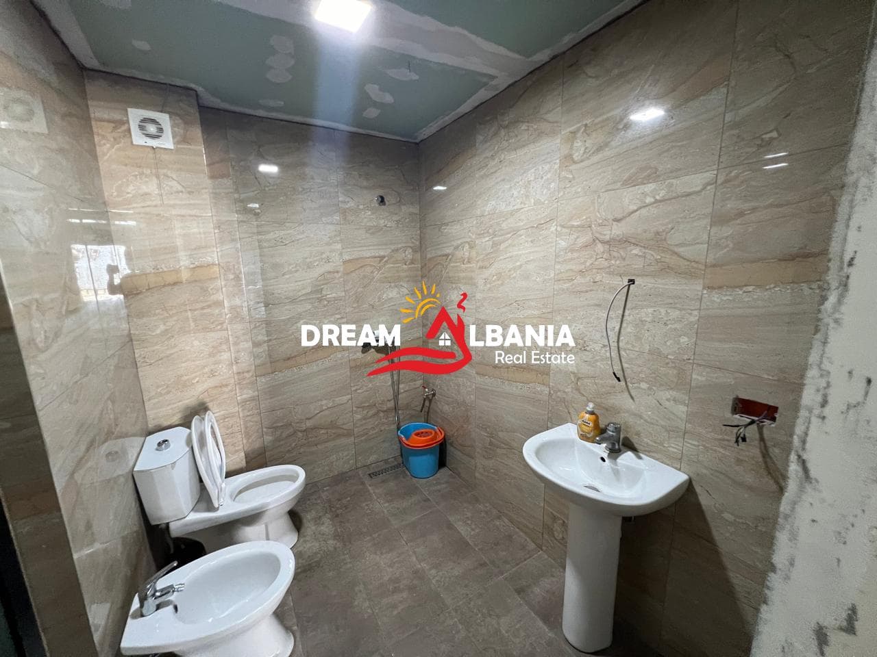 Magazine ne zonen e Kombinatit prane Primavera Casa ne Tirane (ID 4281239) 4