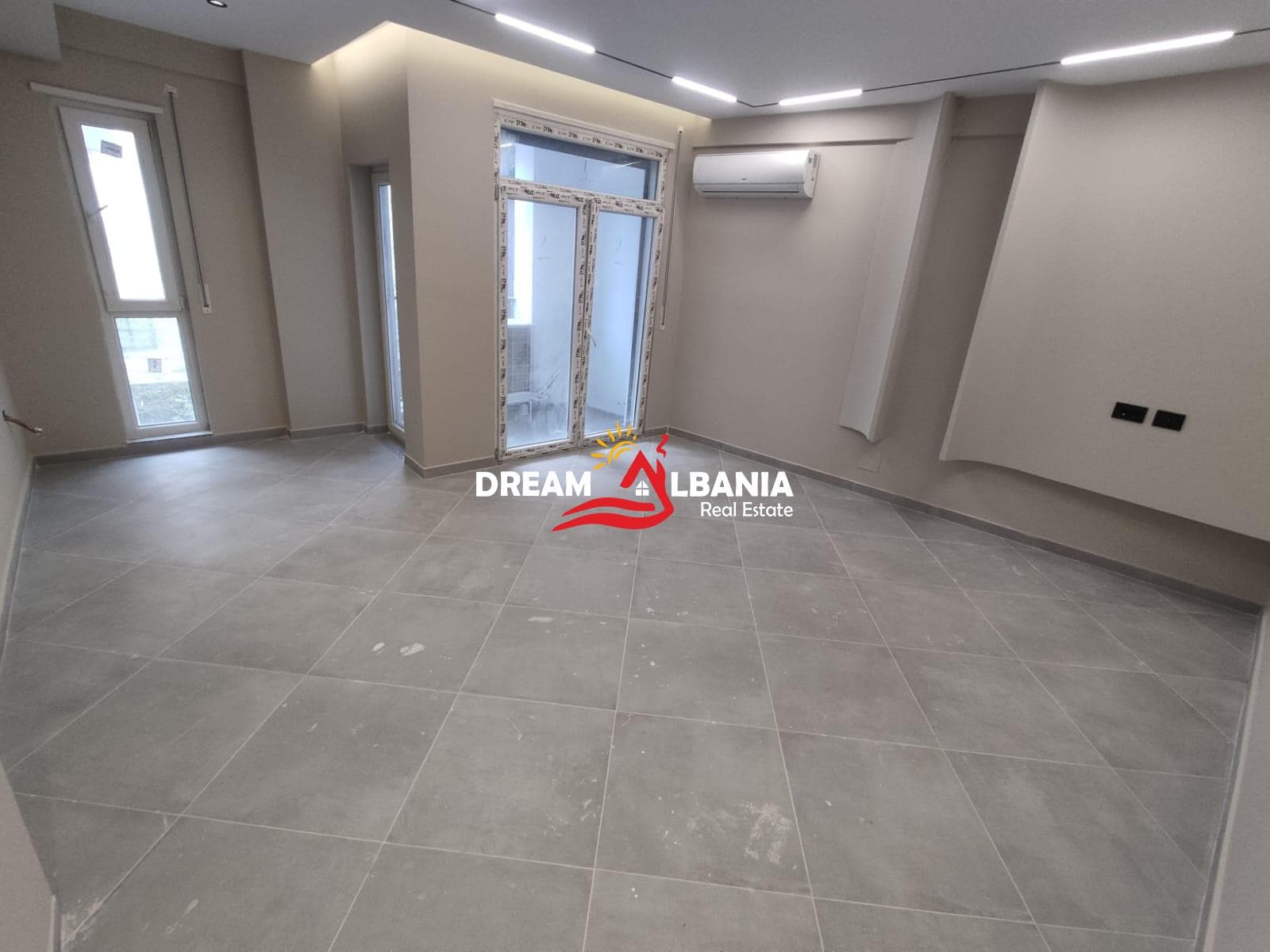 Jepet Apartament 2+1+2wc me Qera ne Rrugen 5 Maji prane Concord Center ( ID 42215523 )