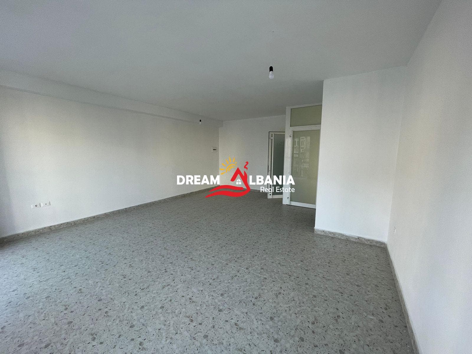 Ambient Biznesi me qera rruga e Dibres prane Farmacise 10 ID (4271921) 2
