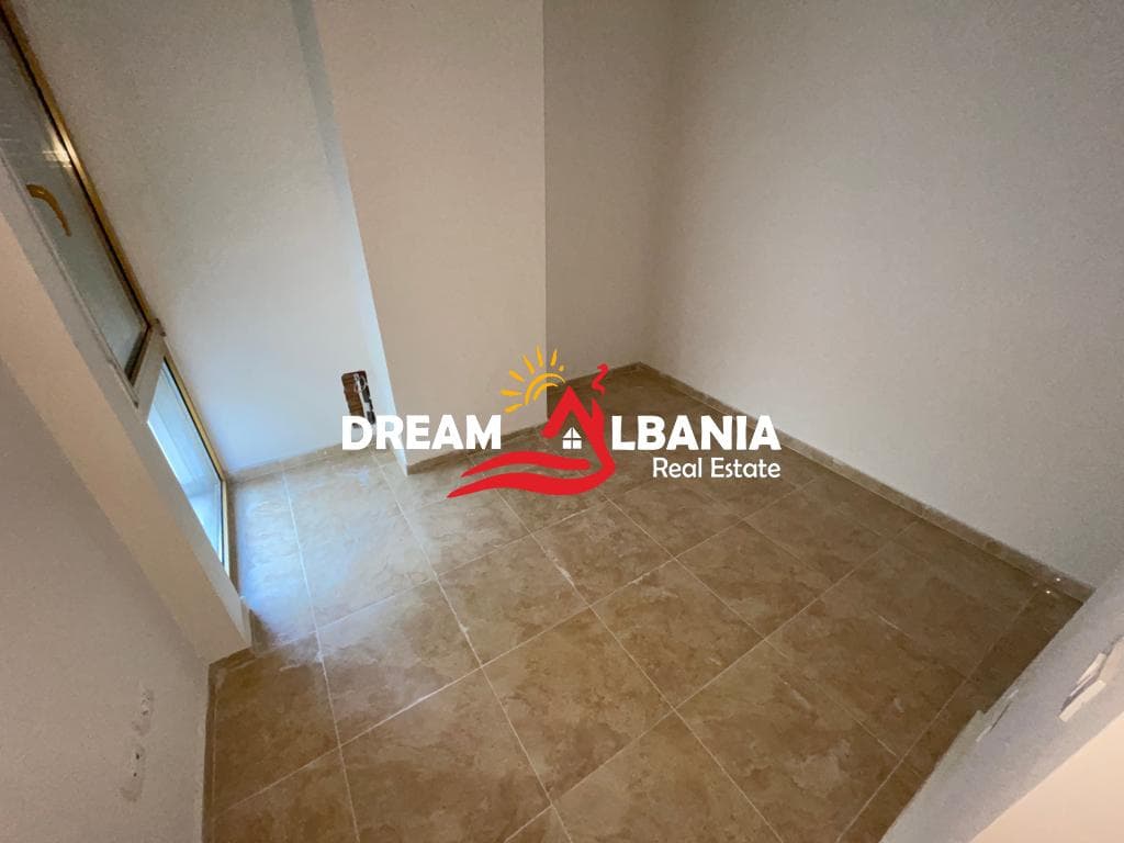 Zyra me qera ne Bllok prane Sky Tower ne Tirane (ID 4261775) 4