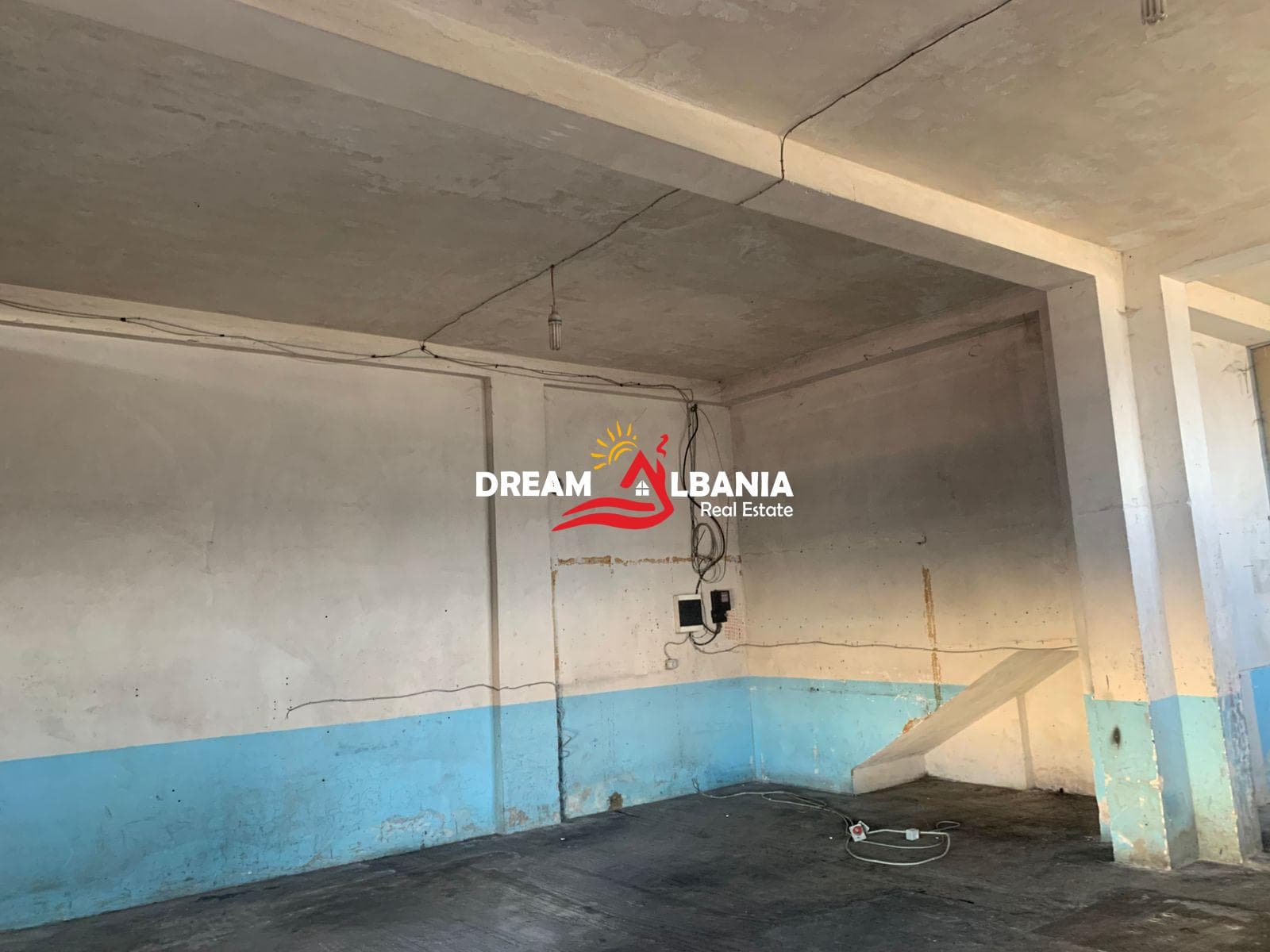 Magazine ne shitje ne autostraden Tirane-Durres prane QTU-se ne Tirane (ID 4181061) 3