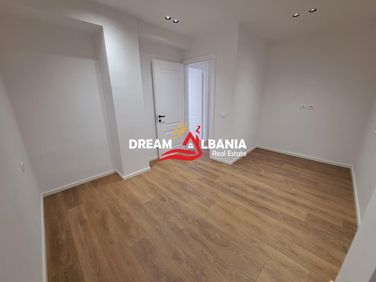 Shitet Apartament 1+1, 21 Dhjetori, Rruga Muhamet Gjollesha (ID 51110001) 4