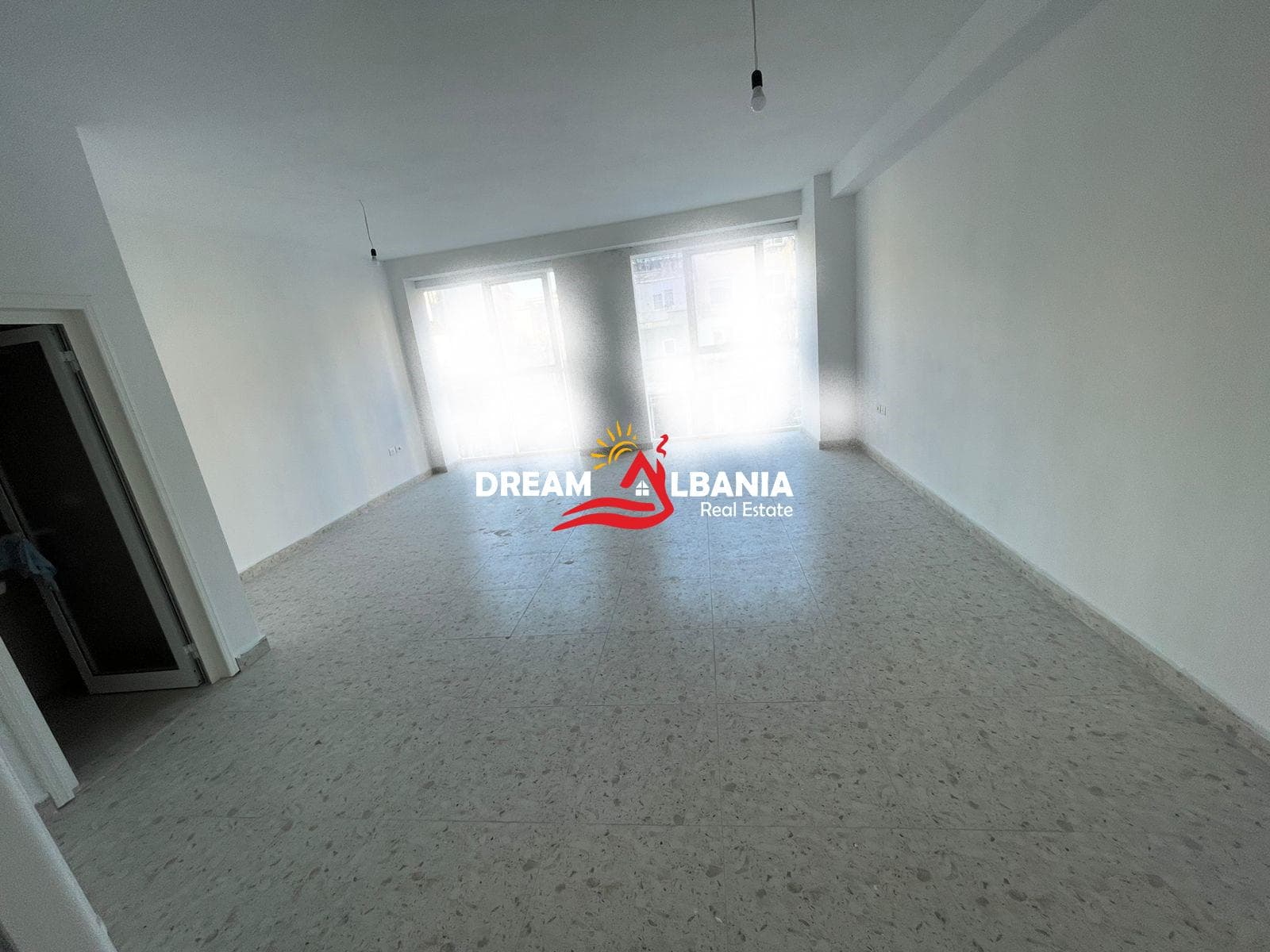 Ambient Biznesi me qera rruga e Dibres prane Farmacise 10 ID (4271921) 3