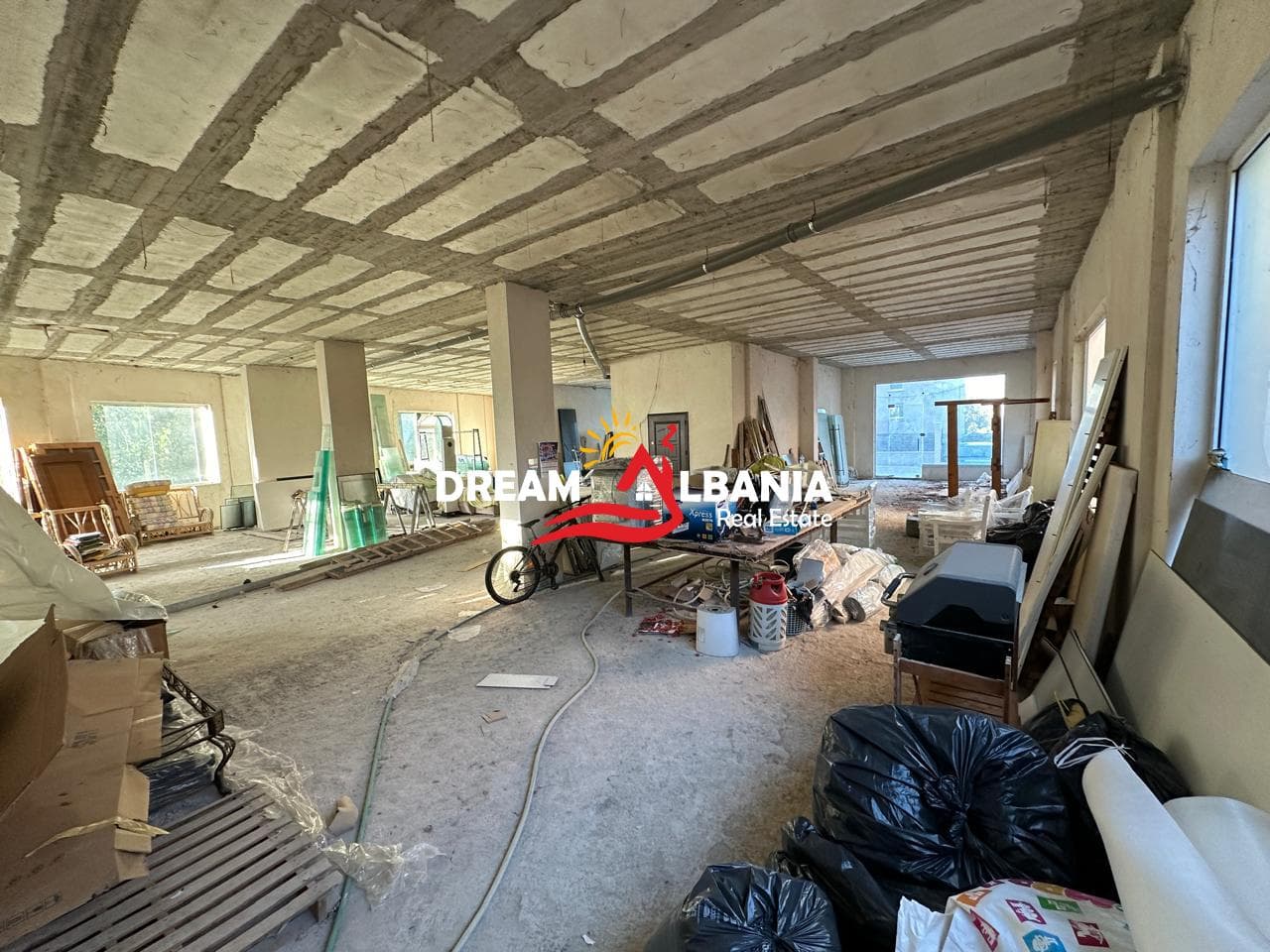 Magazine ne shitje ne zonen e Tufines, Tirane (ID 4181096) 3