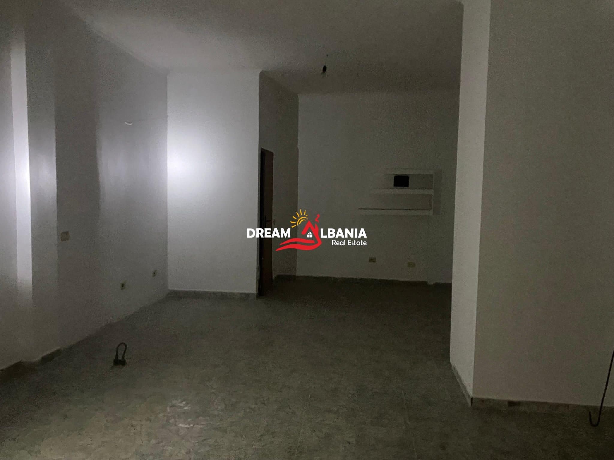 Dyqan/Zyre/Garsonjere per shitje ne zonen e Laprakes tek Rruga Dritan Hoxha ne Tirane (ID 4171621)