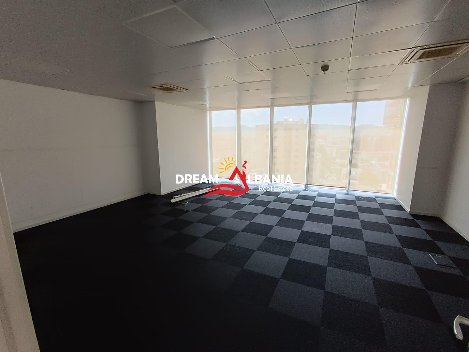 Jepet me qera Ambient Biznesi prane rrethrrotullimit te zogut zi (ID 42611547) 3
