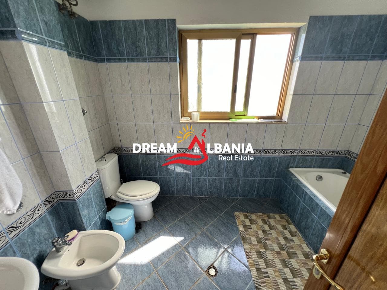 Ekskluzive!! Super mundesi investimi! Godine 5-kateshe(Hotel) ne shitje ne Bregdetin e Himares ne Qeparo (ID 4151162)
