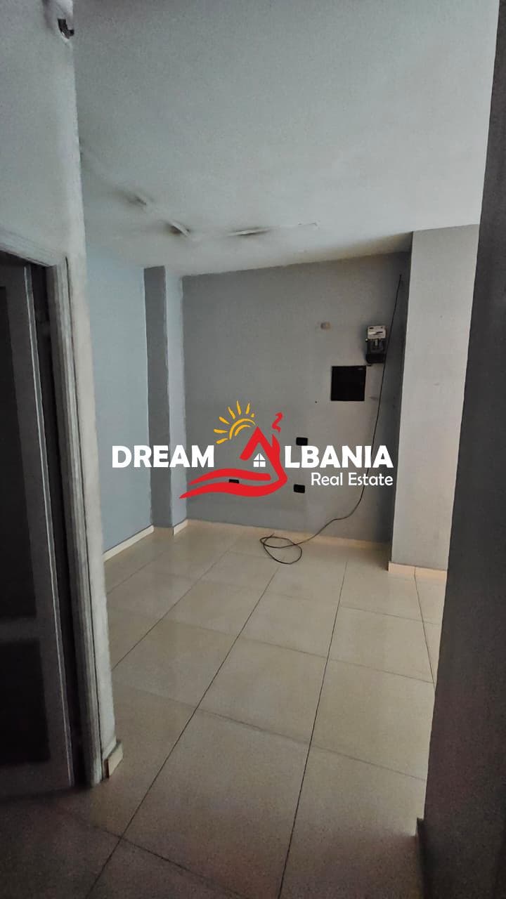 Dyqan me qera buze rruge prane EHW ne Rrugën Bardhyl, Tirane ( 42711188 ) 3